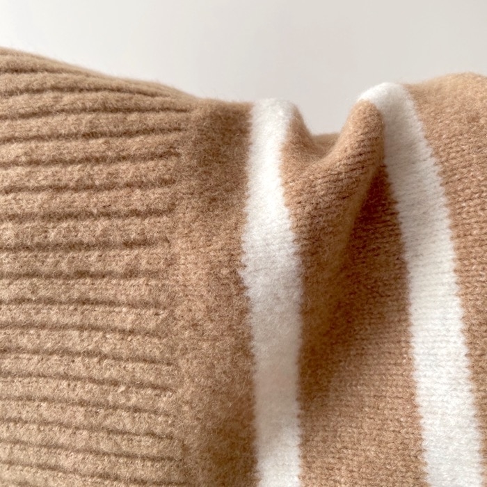 ユニクロのオススメのセーター「スフレヤーンハイネックセーター（長袖）」