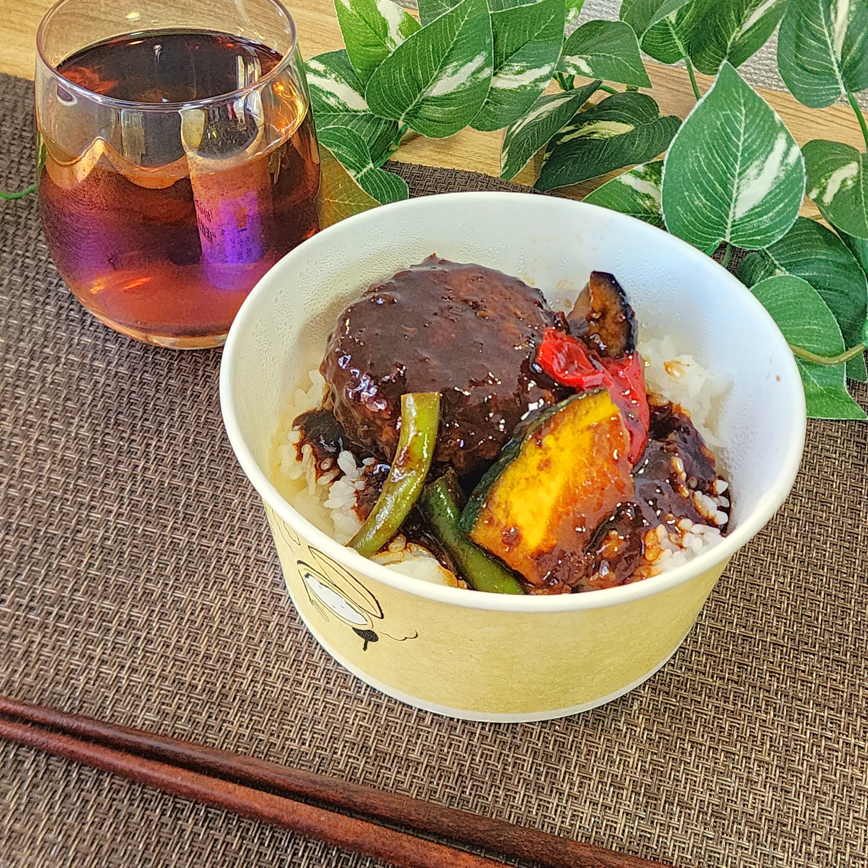 LAWSON(ローソン)のおすすめお弁当「煮込ジューシーハンバーグごはん」