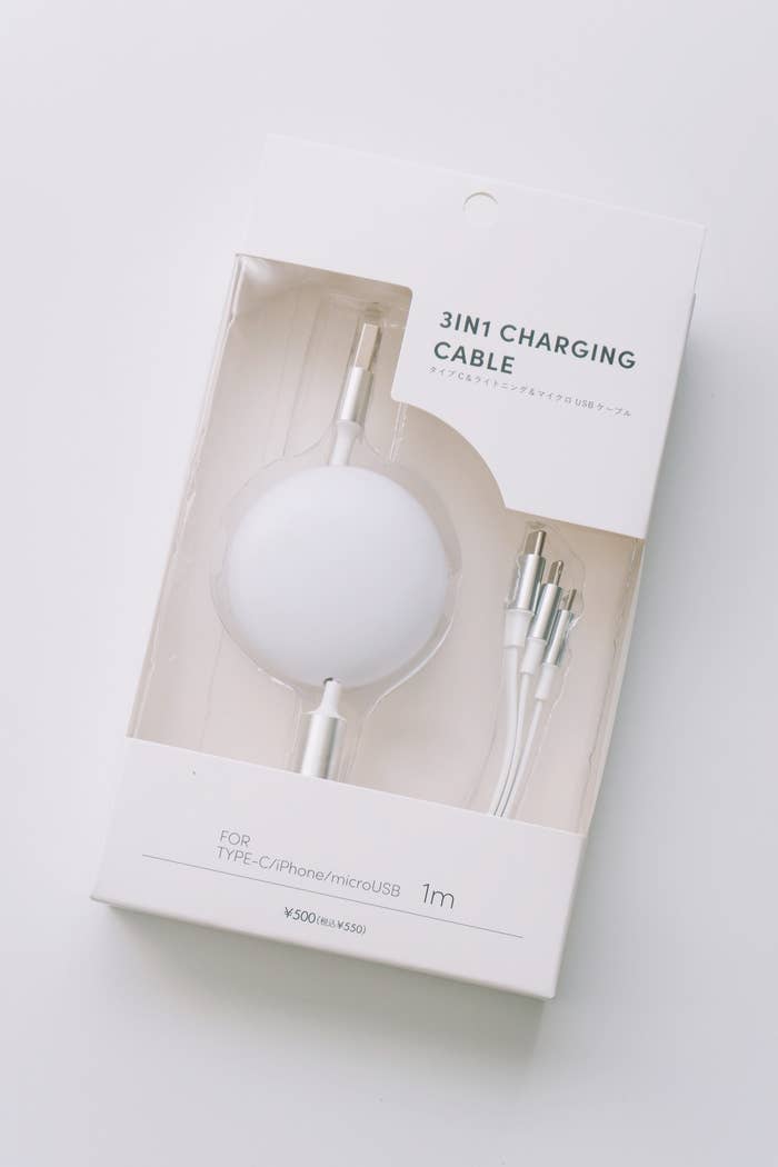 3COINSの便利グッズ「3in1ケーブル」