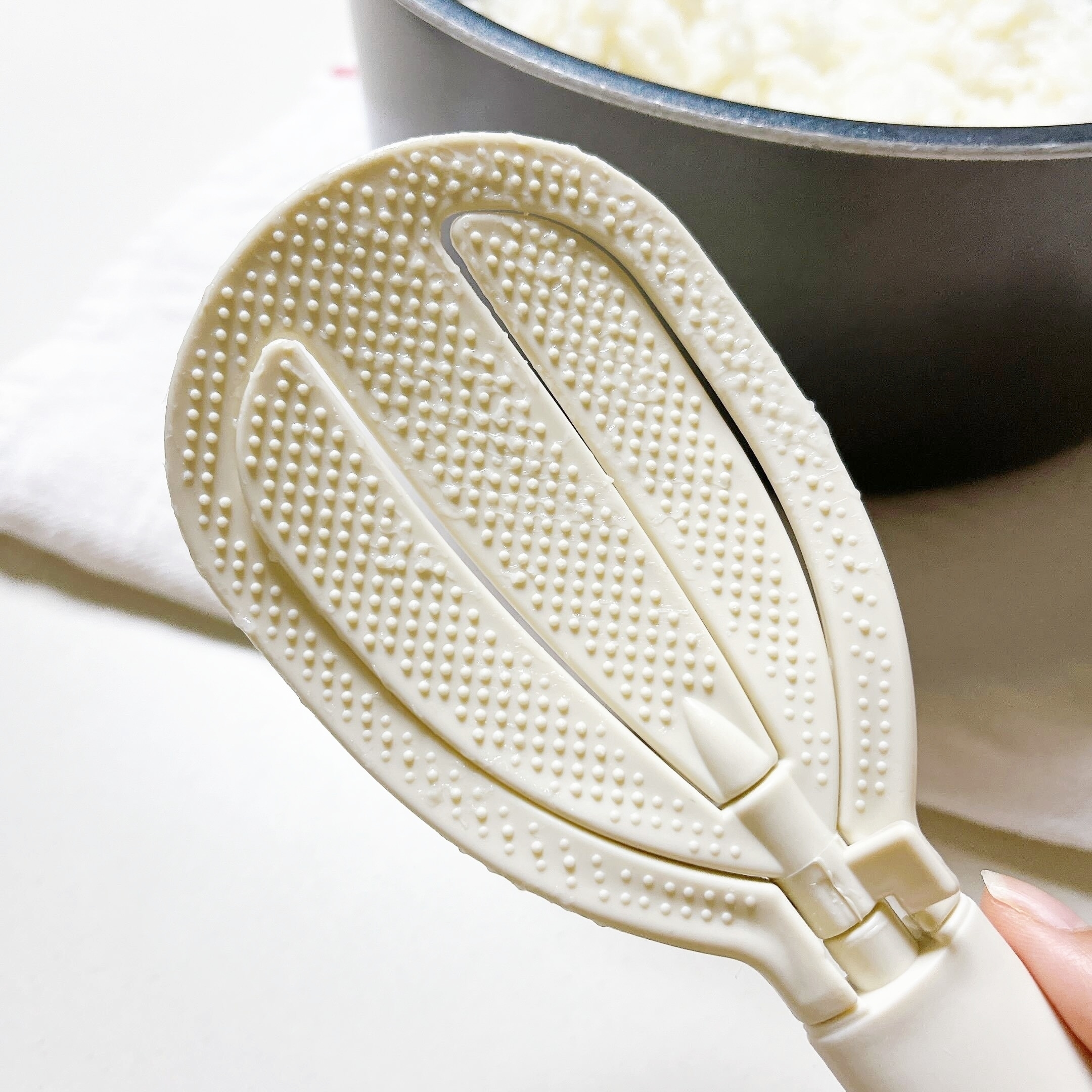 3COINSのキッチングッズ「【KITINTO】米とぎしゃもじ」