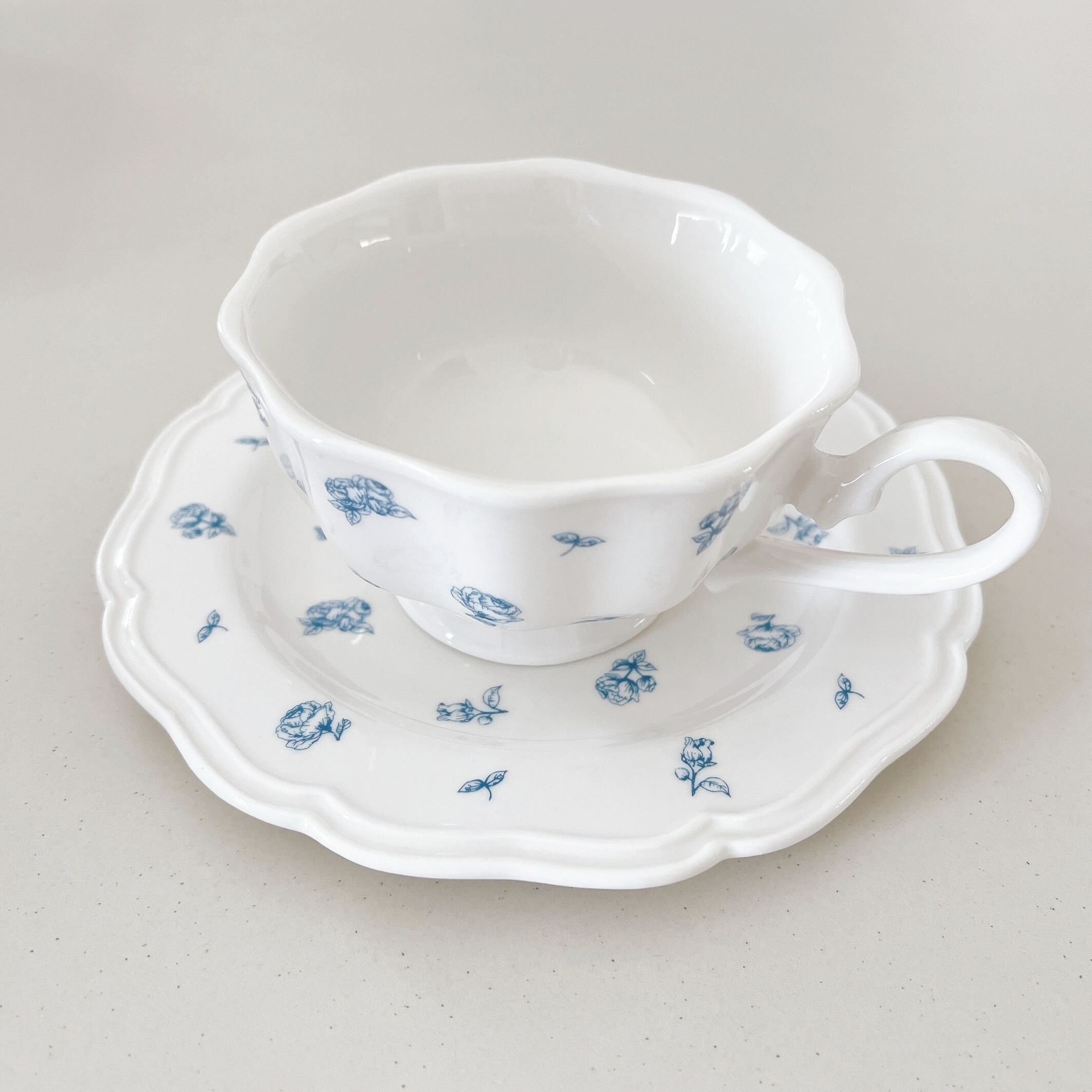 3COINSのオススメ雑貨「ティーカップ」「プレート：16cm」