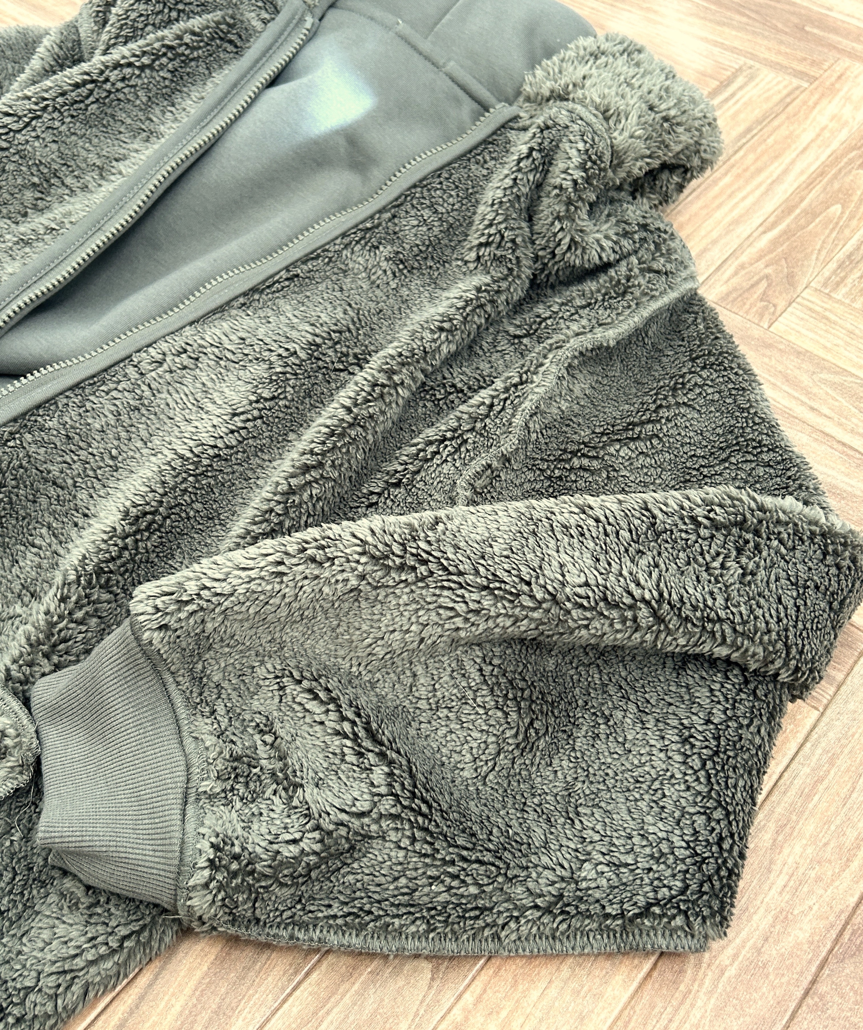 Honeys（ハニーズ）のおすすめトップス「裏ボアロングパーカー」