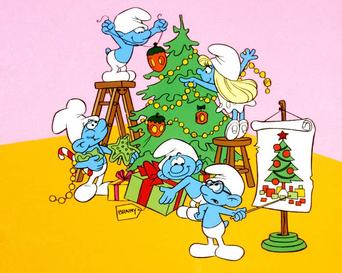 the smurfs decorating a christmas tree