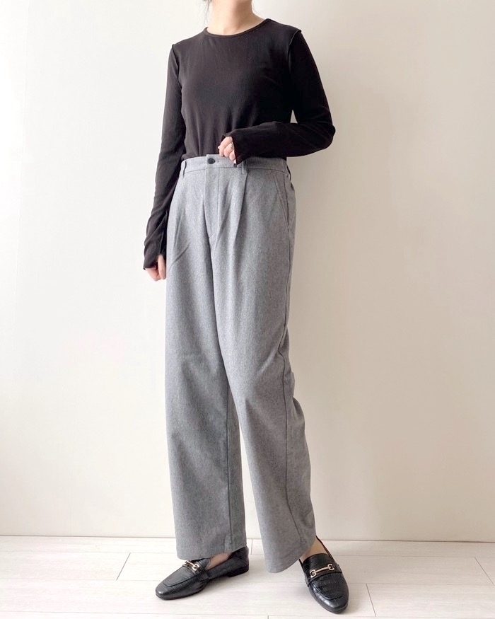 無印良品のオススメのパンツ「ストレッチ起毛タックパンツ」