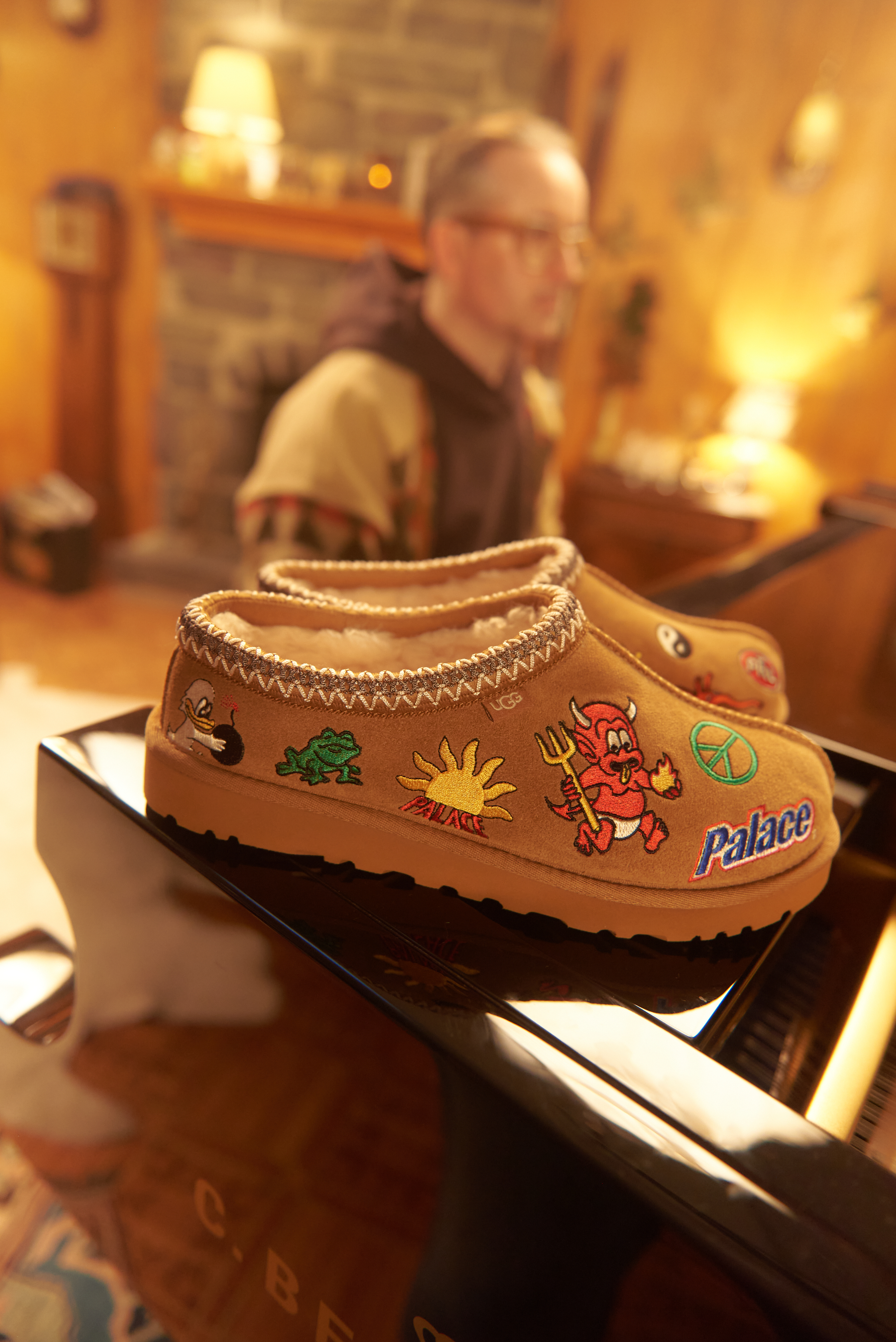 通販激安 items 2023 palace 刺繍やシアリングでポップに ugg ミトン ...