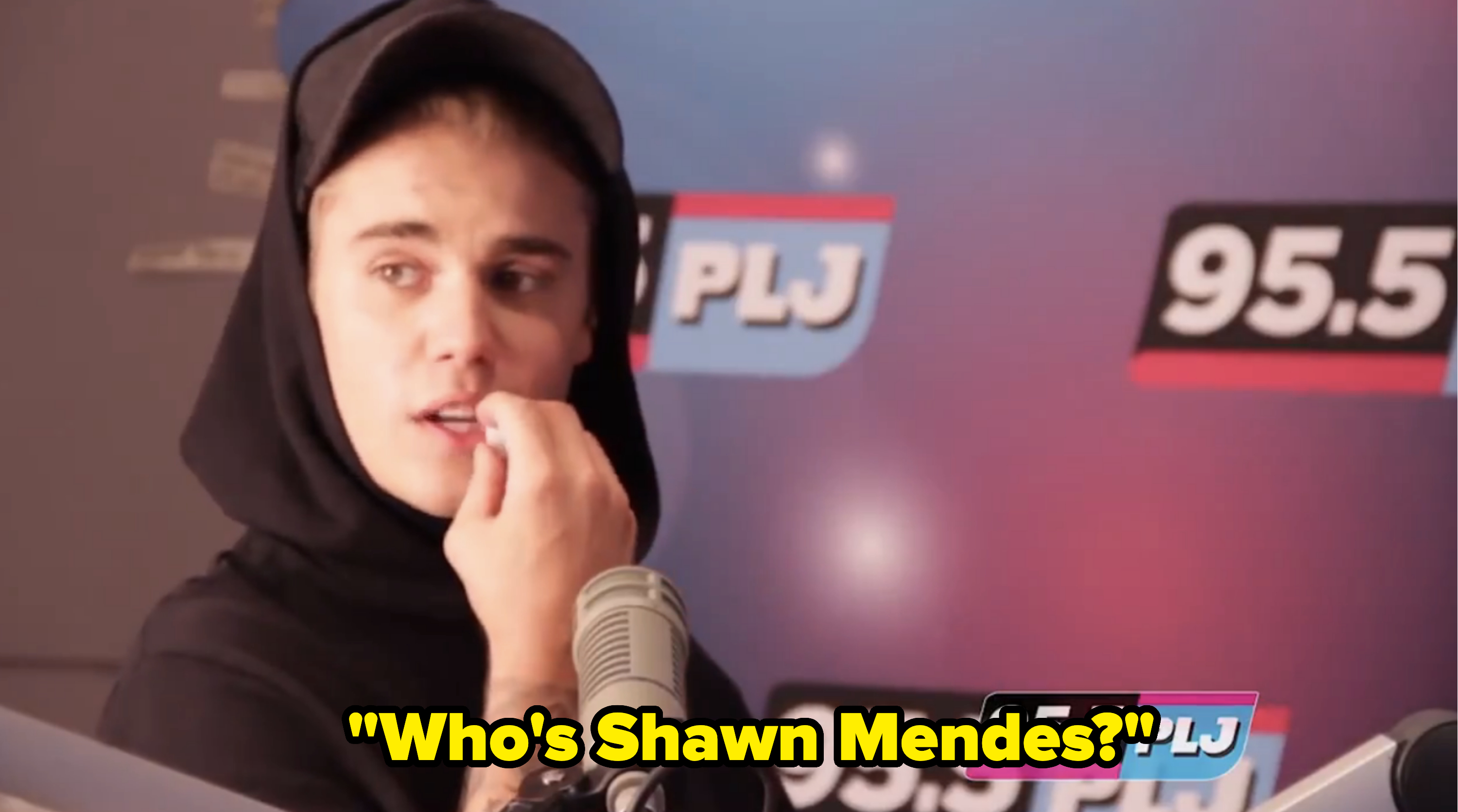 Justin Bieber asking who&#x27;s shawn mendes