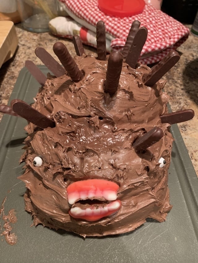 A cake with a face