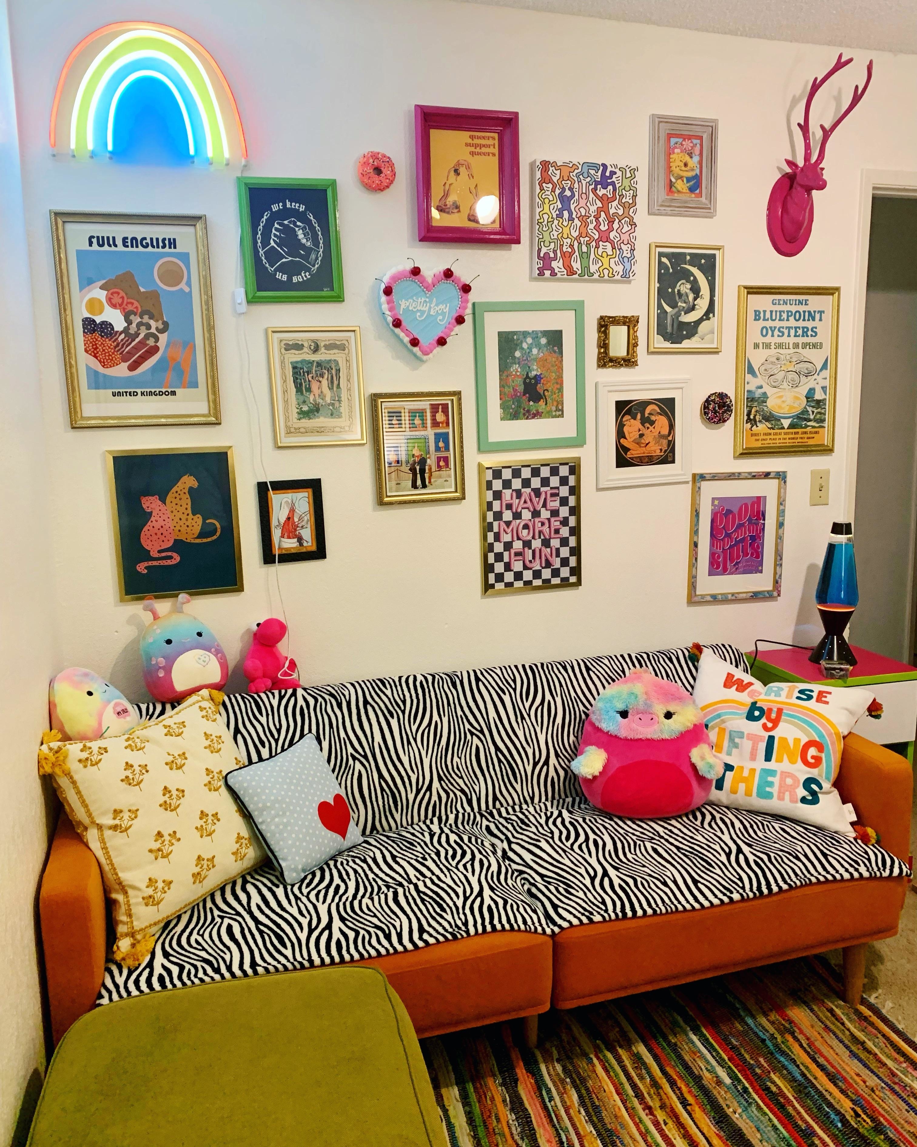 A living room with multiple patterns