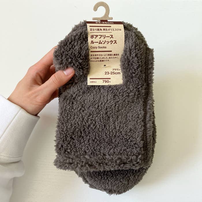 無印良品のおすすめルームソックス「足なり直角 再生ポリエステル ボアフリース ルームソックス」