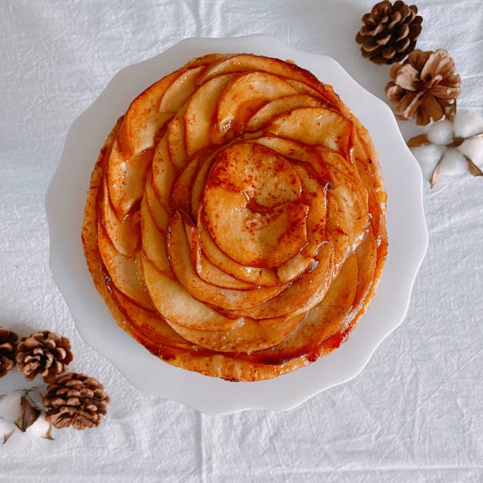 成城石井のおすすめ「青森県産りんごまるごと1個使ったアップルパイ」