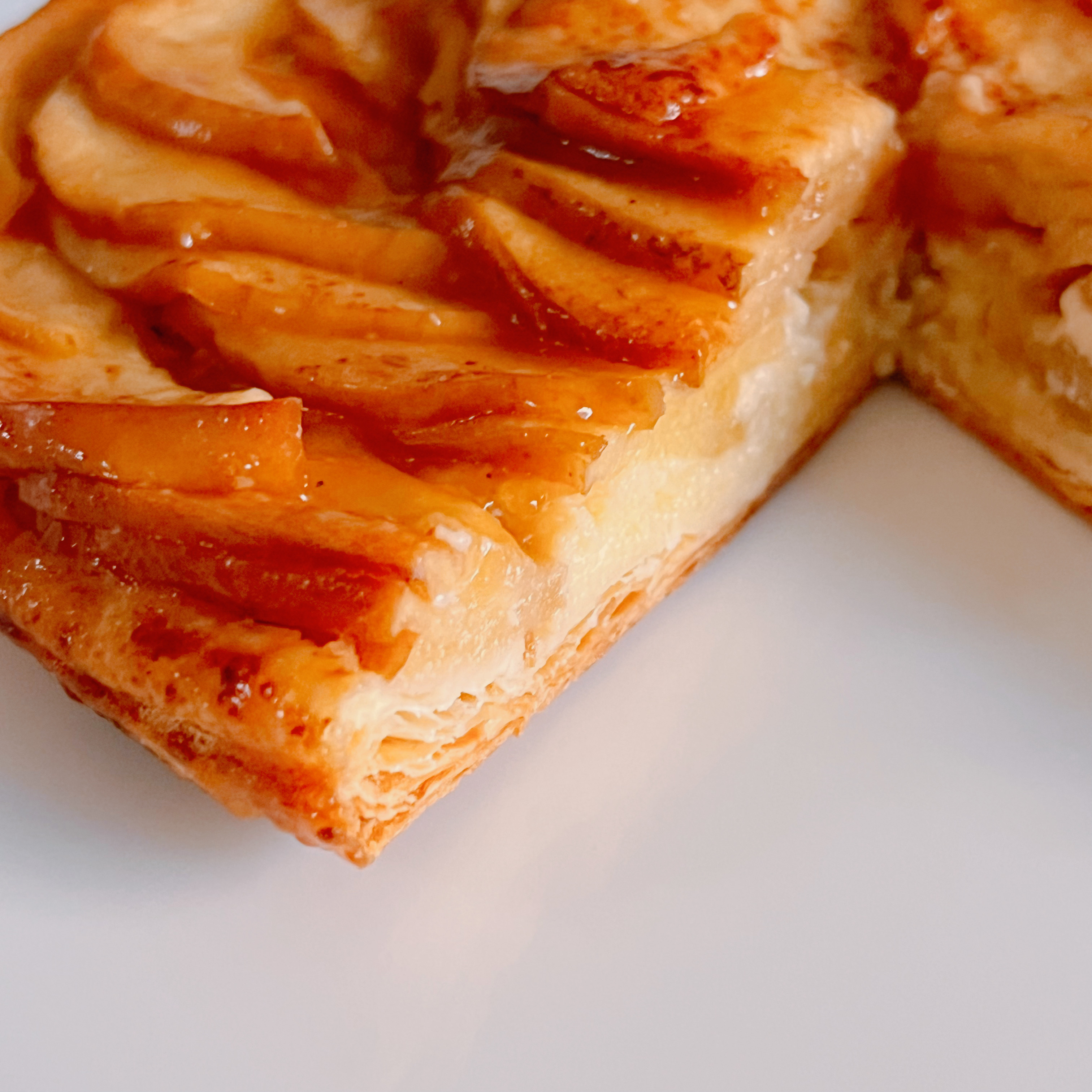 成城石井のおすすめ「青森県産りんごまるごと1個使ったアップルパイ」