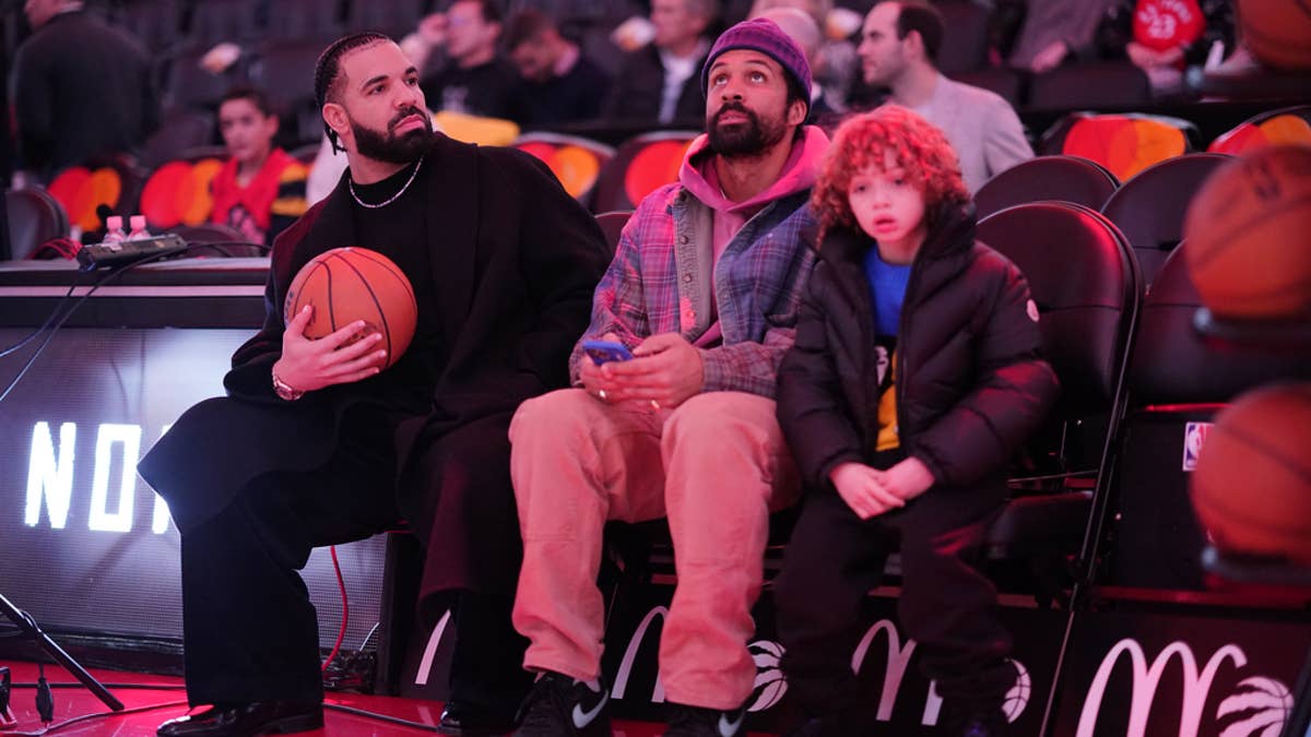 Drake and his son Adonis attended last night's 112-105 win for the Raps over the Suns at Scotiabank Arena.