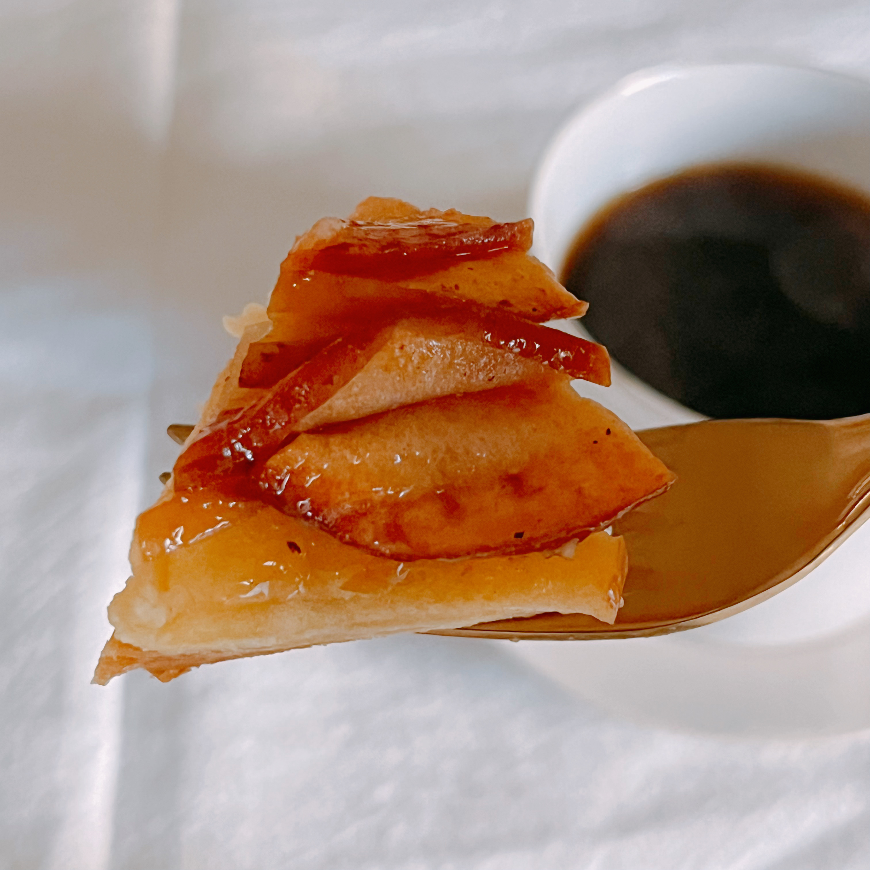 成城石井のおすすめ「青森県産りんごまるごと1個使ったアップルパイ」