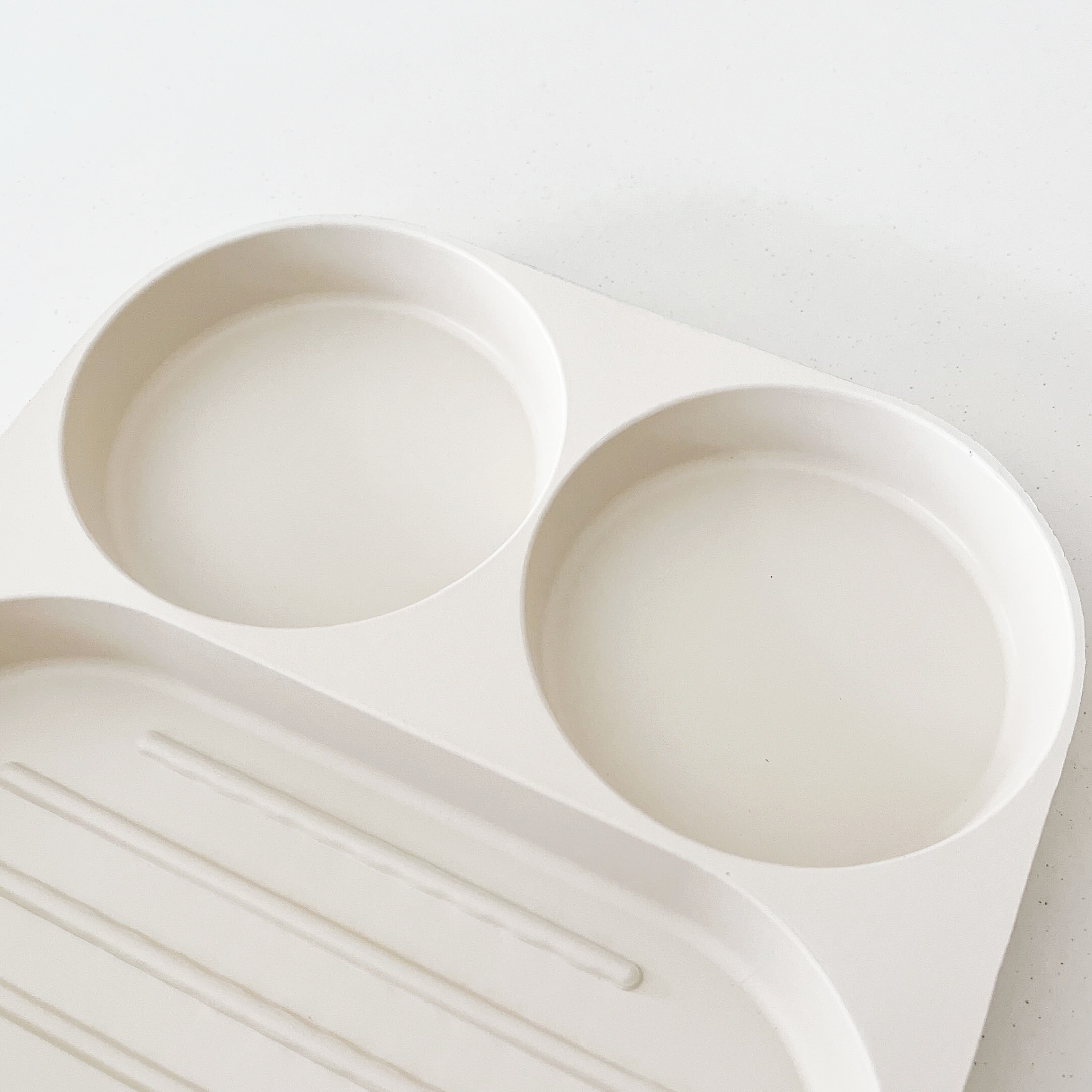 3COINS（スリーコインズ）のオススメの便利グッズ「仕切り付きフライパン」