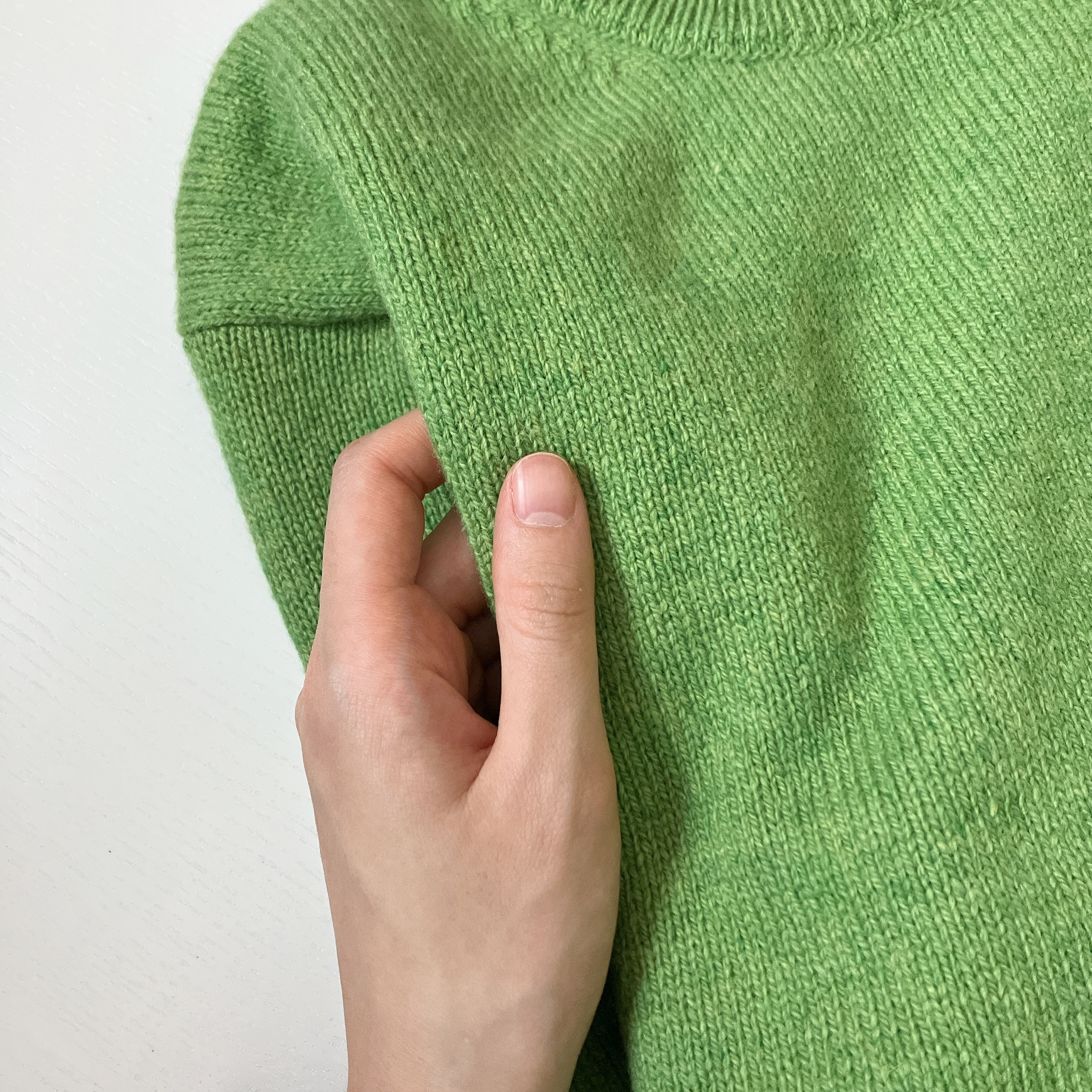 GU（ジーユー）のおすすめセーター「ラムブレンドクルーネックセーター（長袖）」