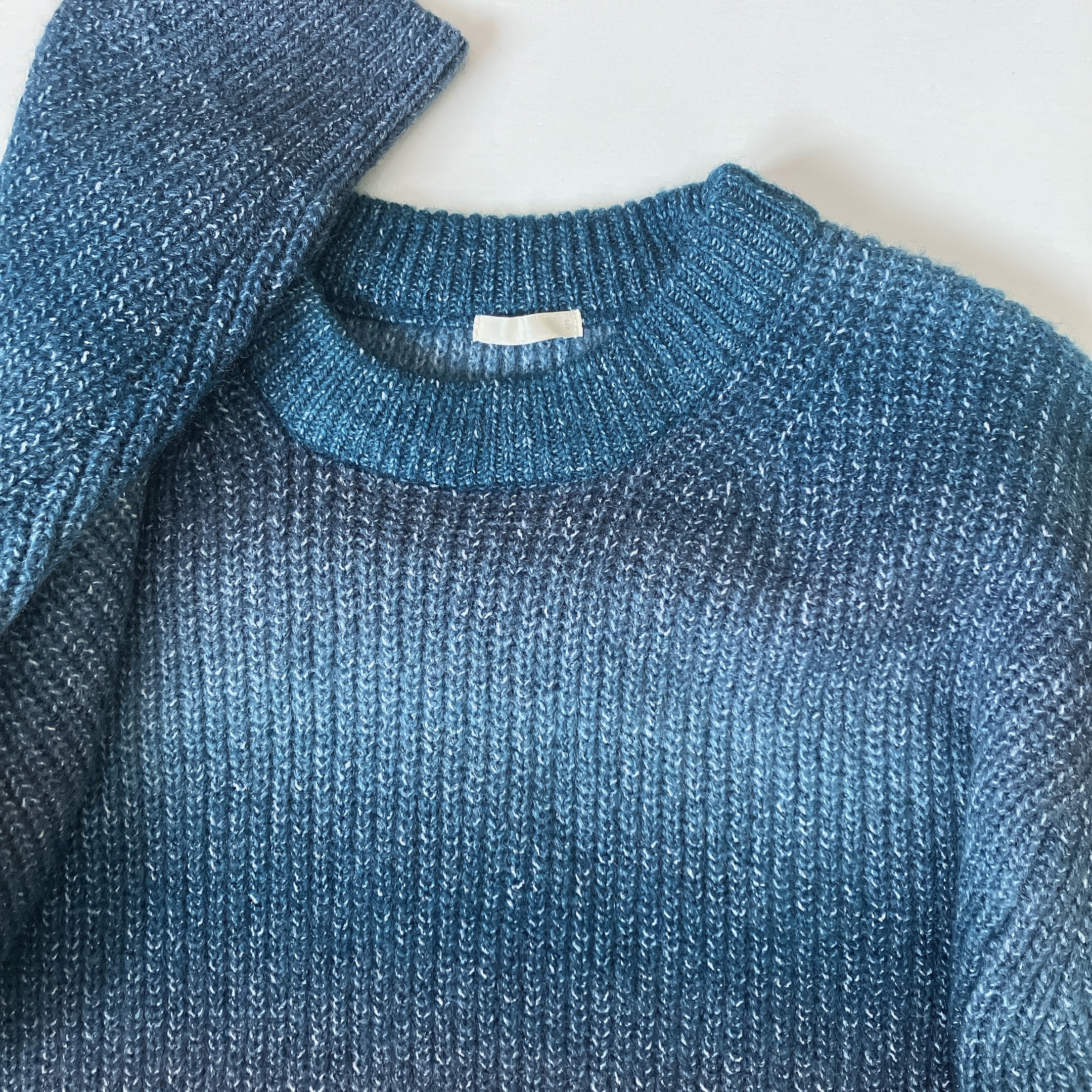 GU(ジーユー)のおすすめトップス「ローゲージセーター(長袖)(グラデーション)」