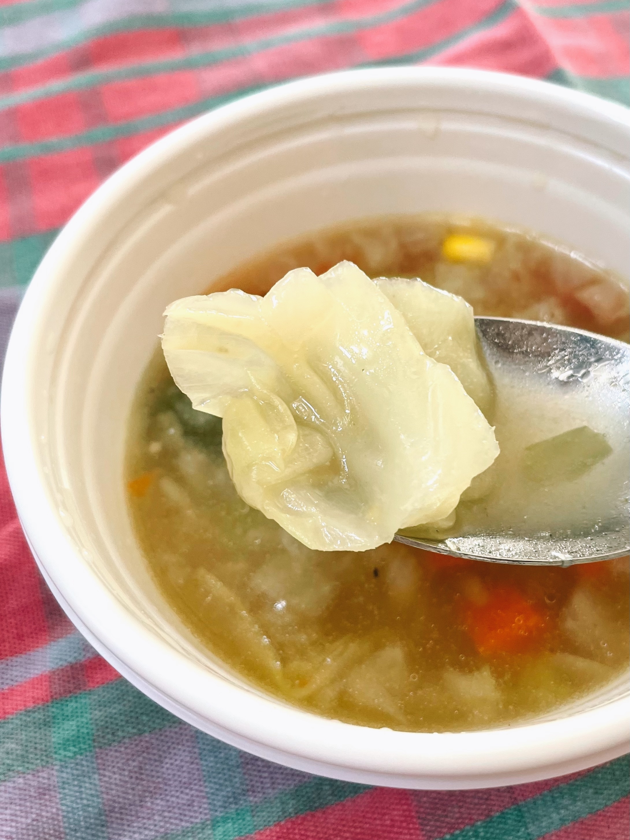 ファミマのオススメスープ「1/3日分野菜使用コンソメスープ」