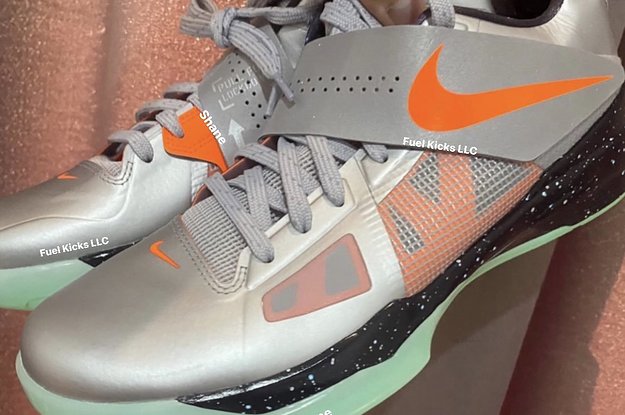 First Look at the 'Galaxy' Nike KD 4 Retro
