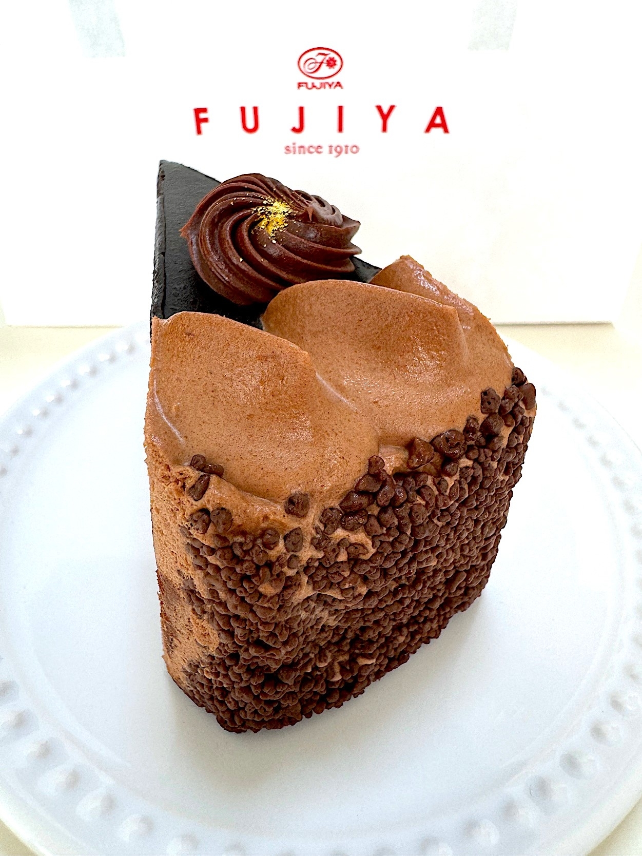 不二家のオススメのケーキ「プレミアムチョコ生ケーキ」