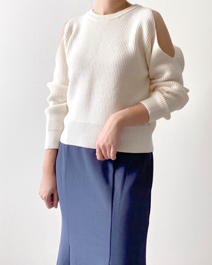 GUのオススメのトップス「カットアウトセーター(長袖)Q」