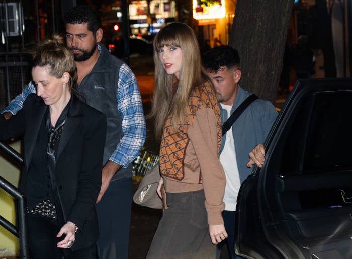 Taylor Swift exiting a car