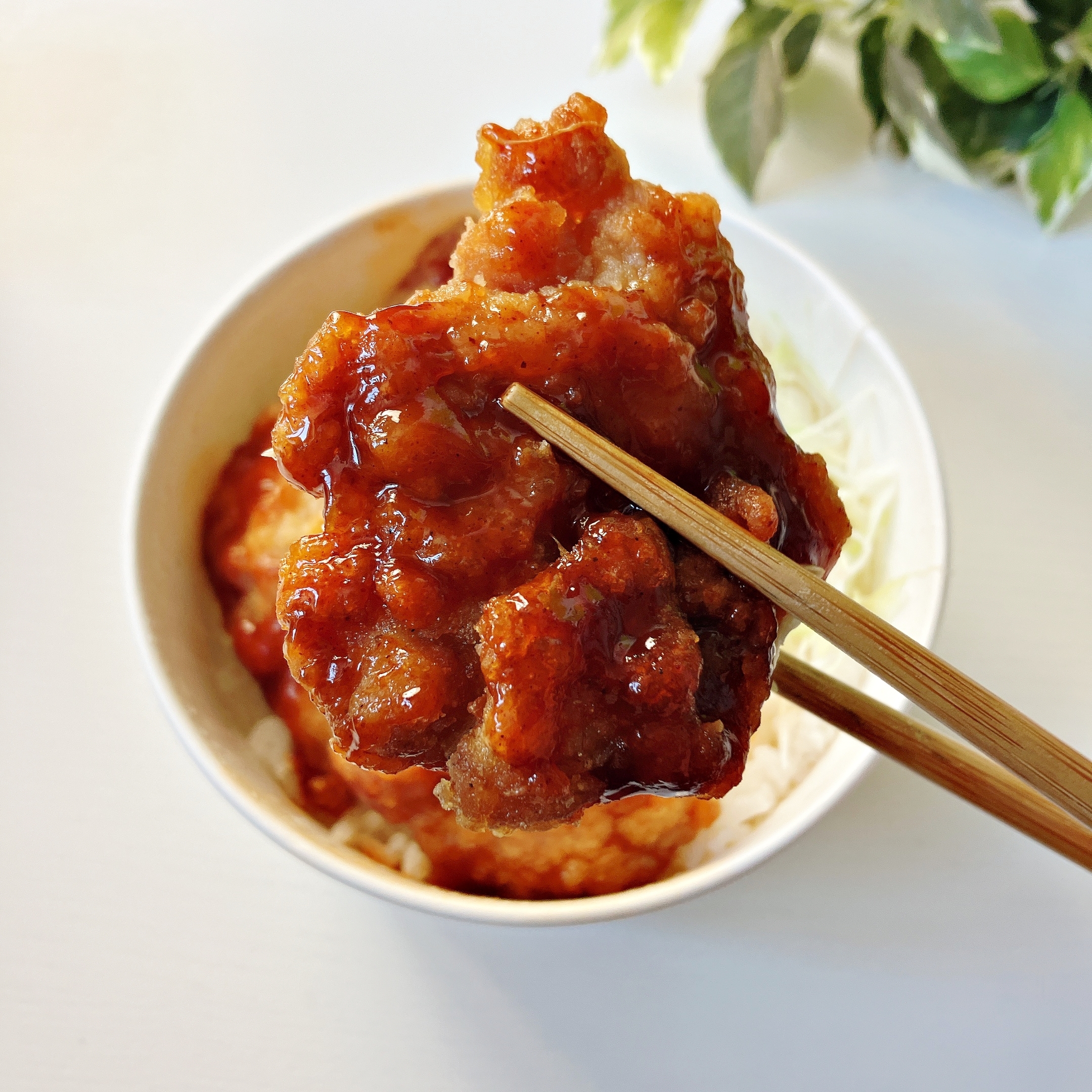 LAWSON（ローソン）のおすすめ弁当「ネネチキン監修 ヤンニョムチキン丼」
