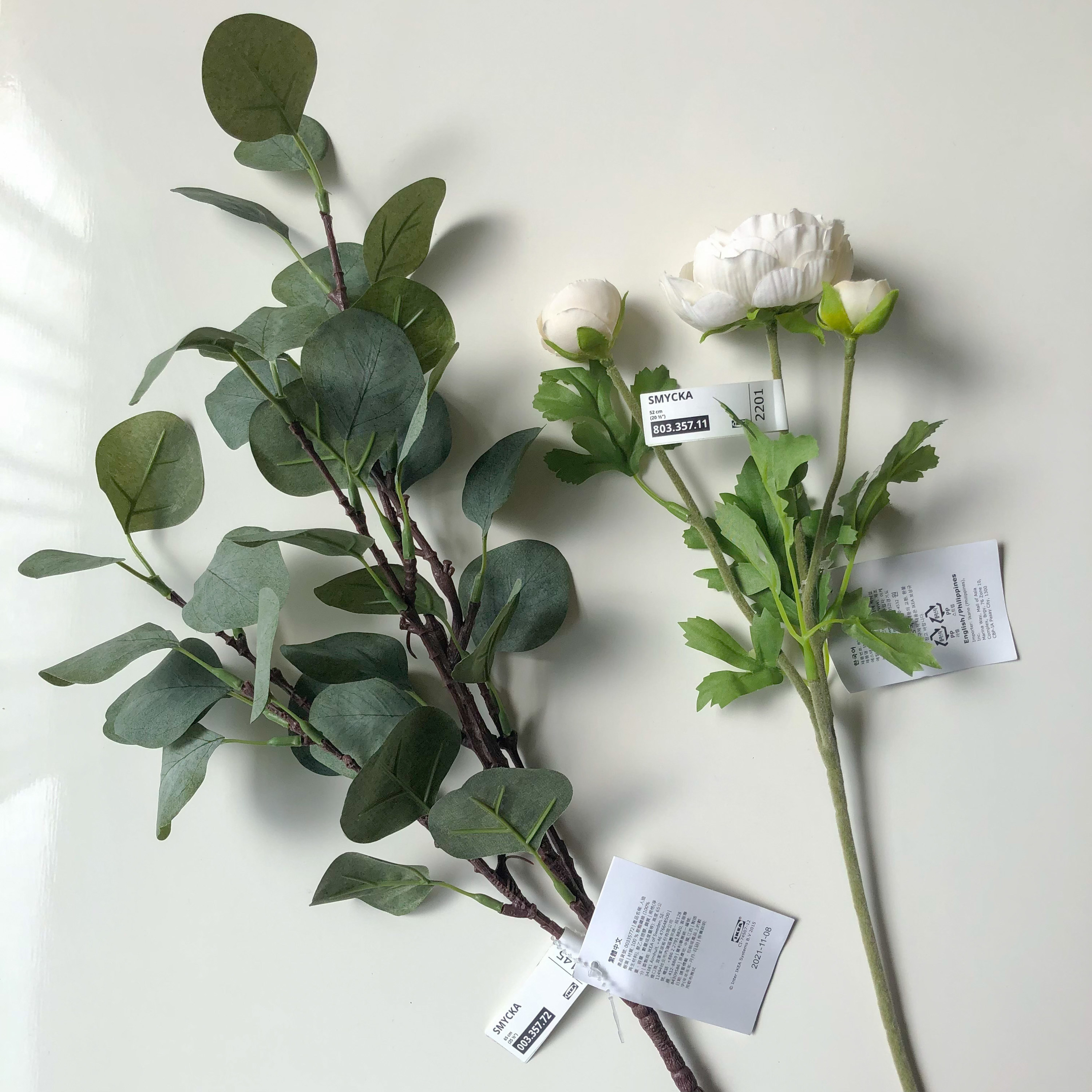 IKEAの高見えインテリア「フェイクリーフ  ユーカリ / グリーン」「造花 ラナンキュラス / ホワイト」