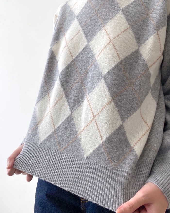 UNIQLO（ユニクロ）のおすすめトップス「プレミアムラムクルーネックセーター（長袖）」