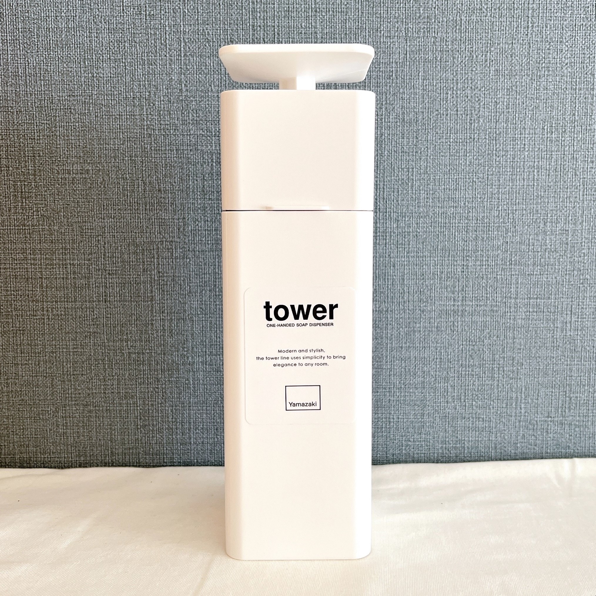 ロフトのオススメのグッズ「片手で出せるディスペンサー ホワイト tower（タワー）」