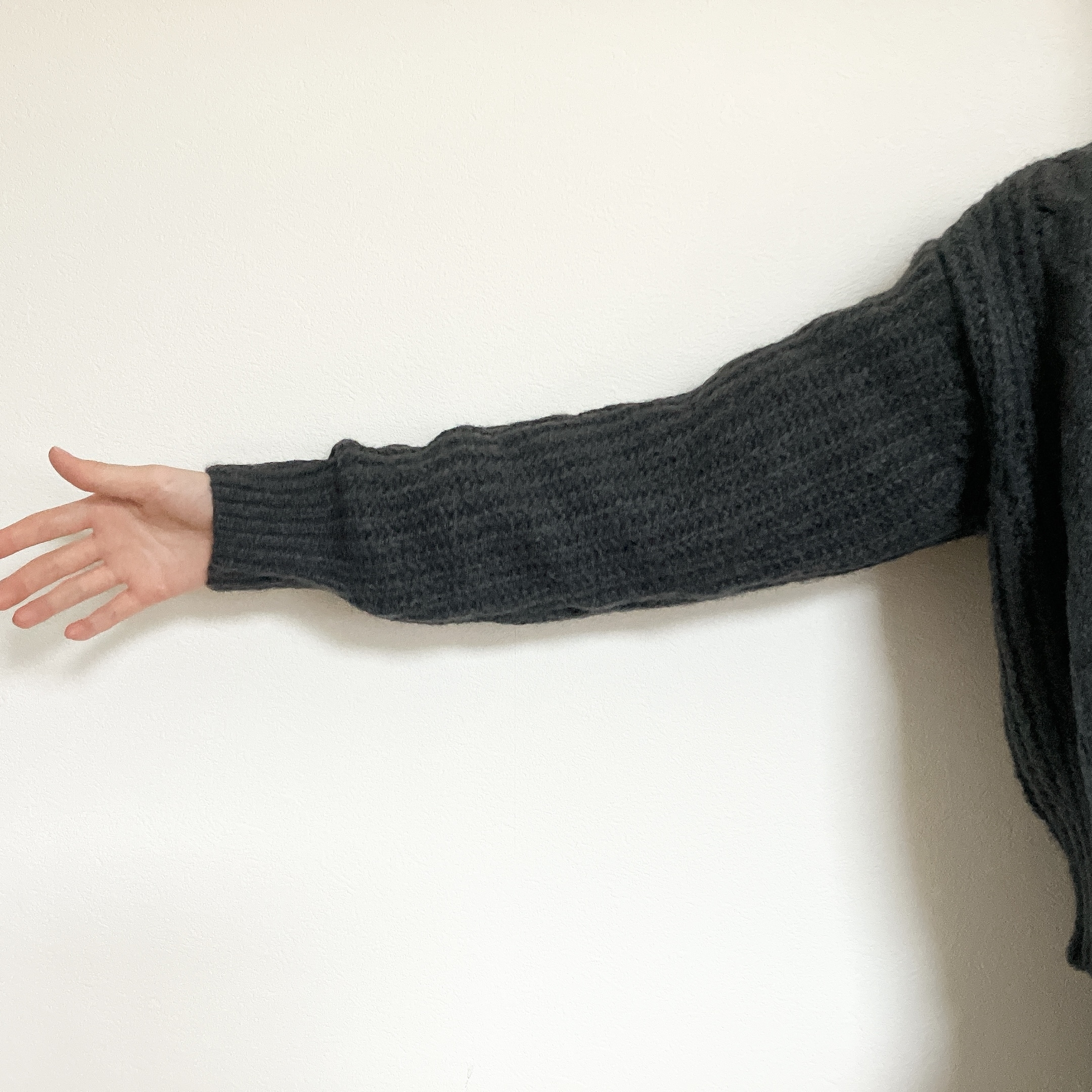 GU(ジーユー)のおすすめカーディガン「パフィータッチケーブルショートカーディガン(長袖)」