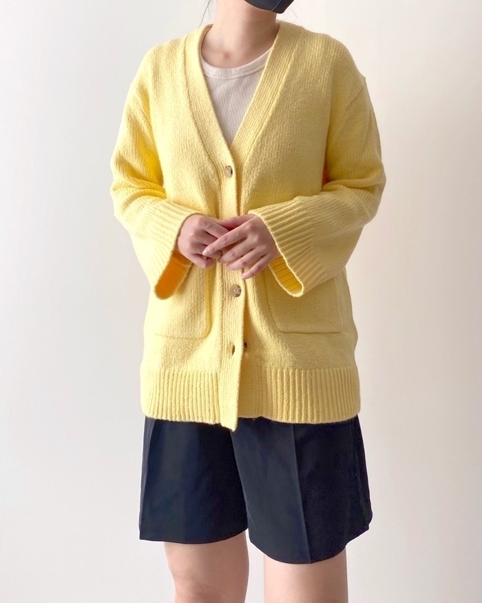 UNIQLO(ユニクロ)のおすすめカーディガン「ソフトニットVネックフレアスリーブカーディガン(長袖)」