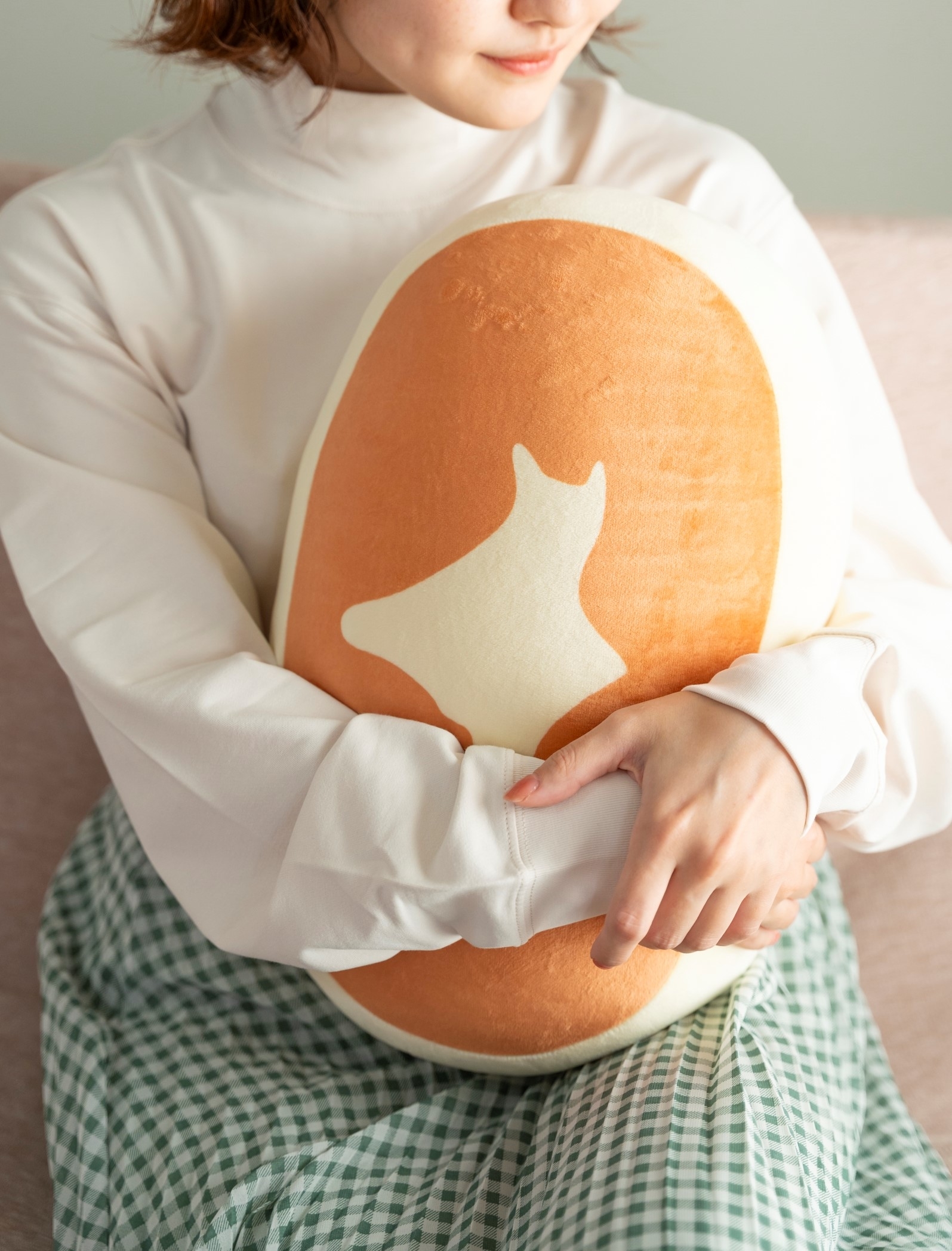 北海道チーズ蒸しケーキ」の巨大ぬいぐるみ、あまりの人気で予約