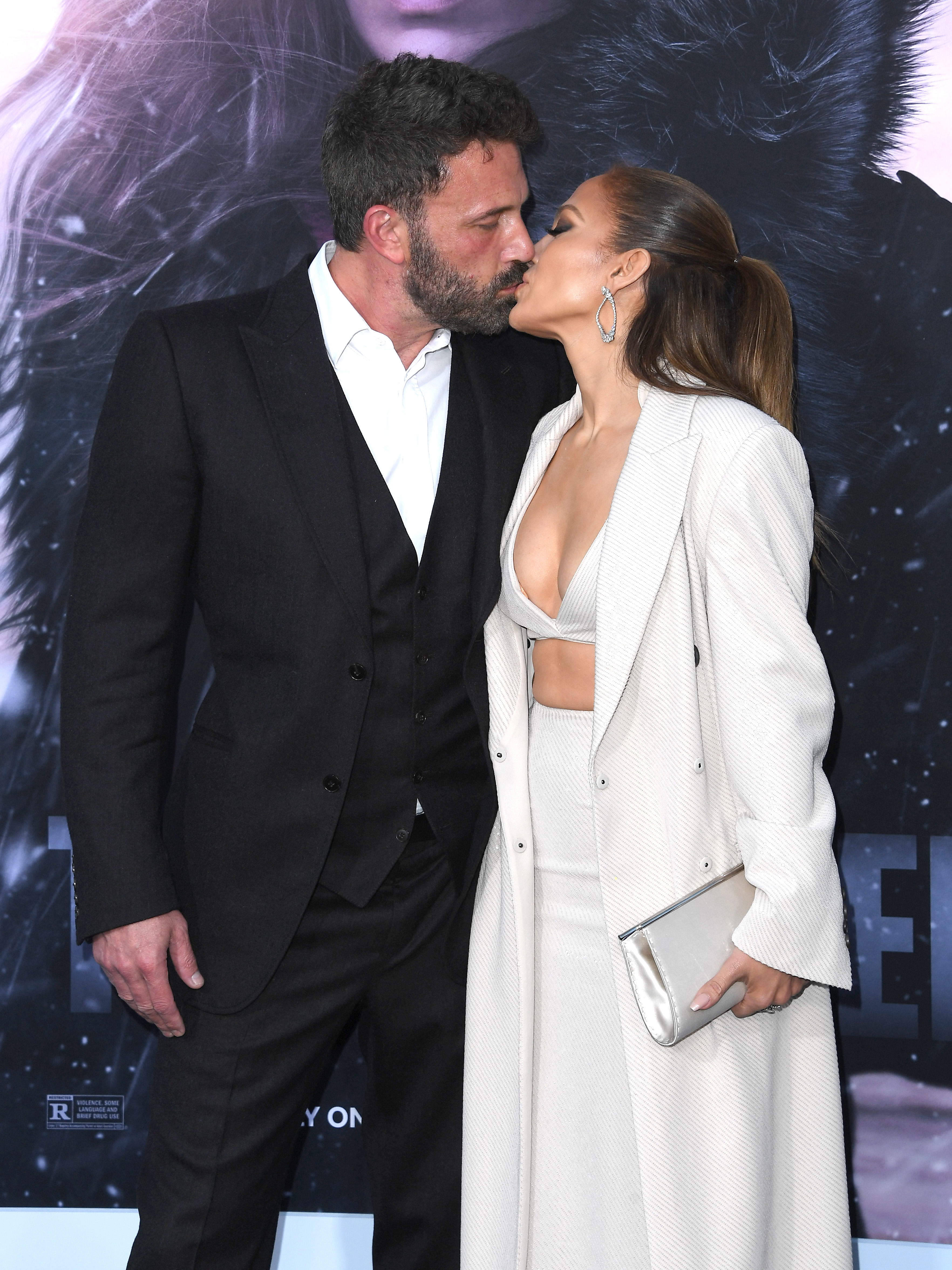 Ben and J.Lo kissing