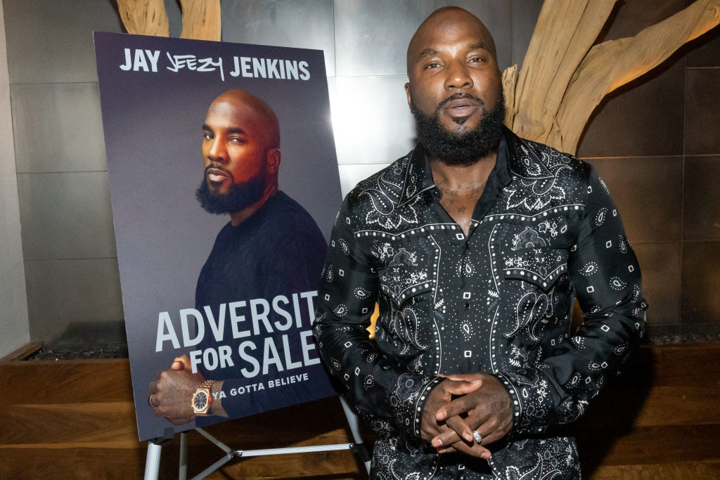 Jeezy in front of a poster of himself