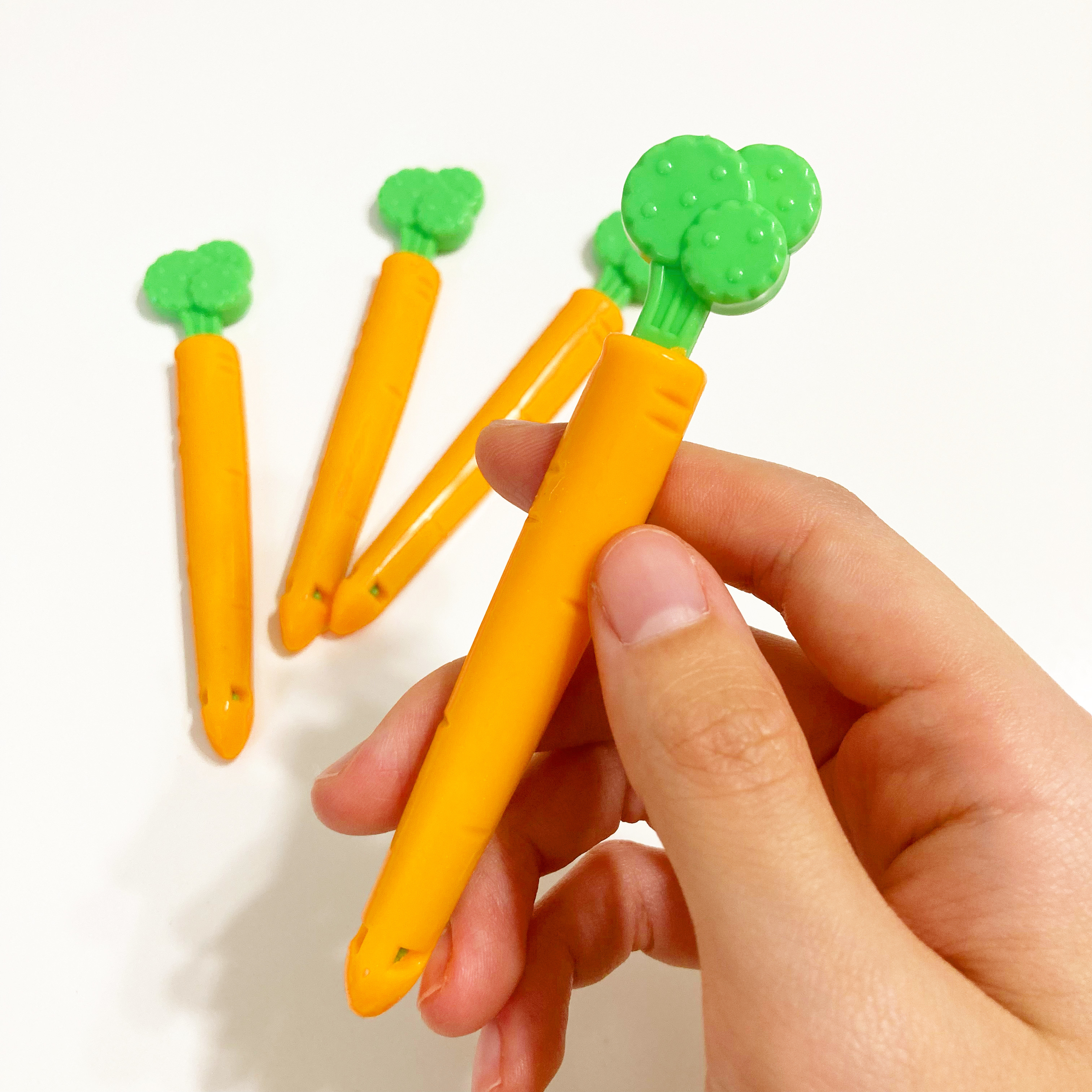 CanDo(キャンドゥ)のキッチンアイテム「袋留めクリップ(にんじん)4P」