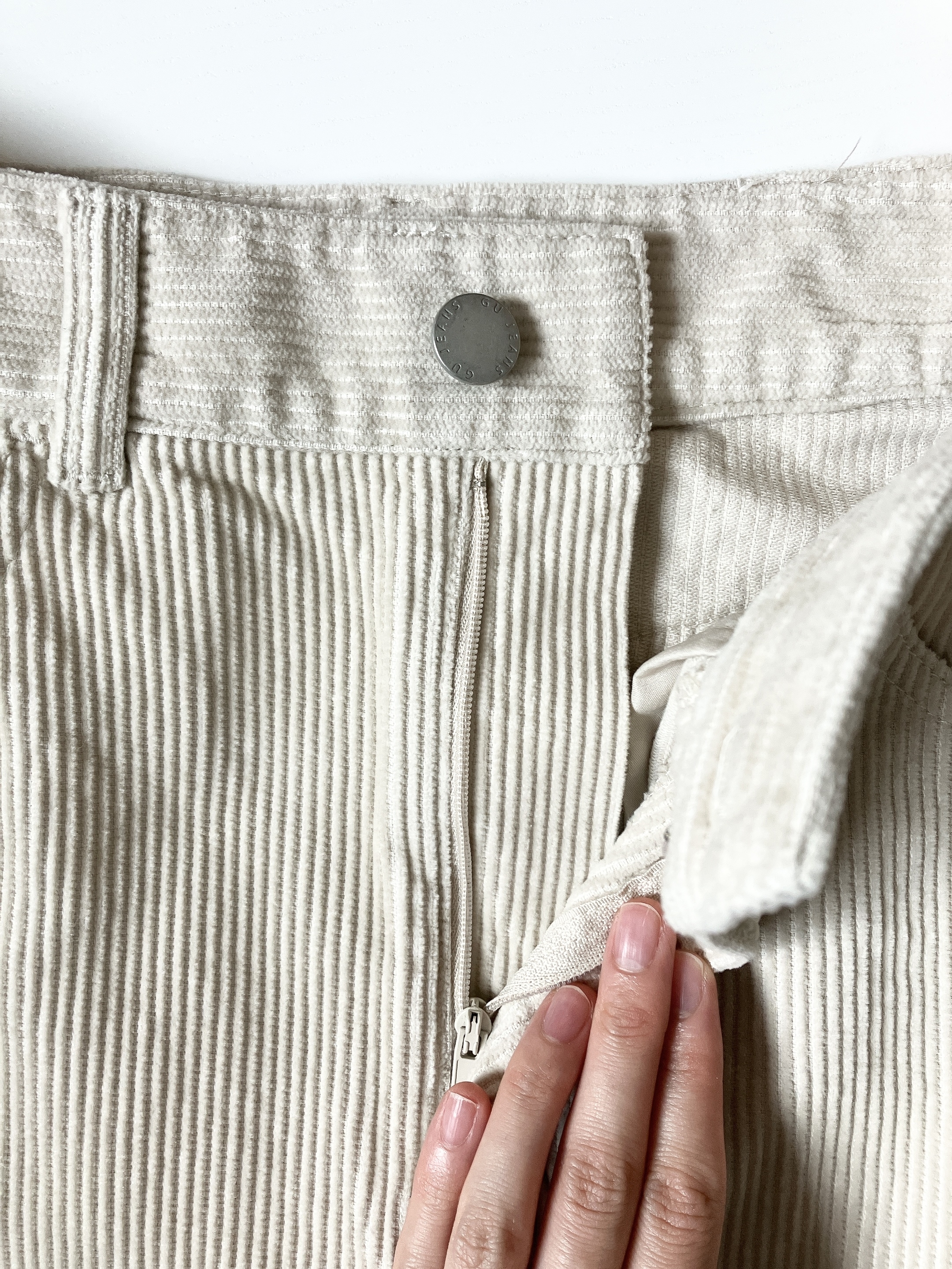 GU（ジーユー）のおすすめスカート「コーデュロイAラインロングスカート+E」