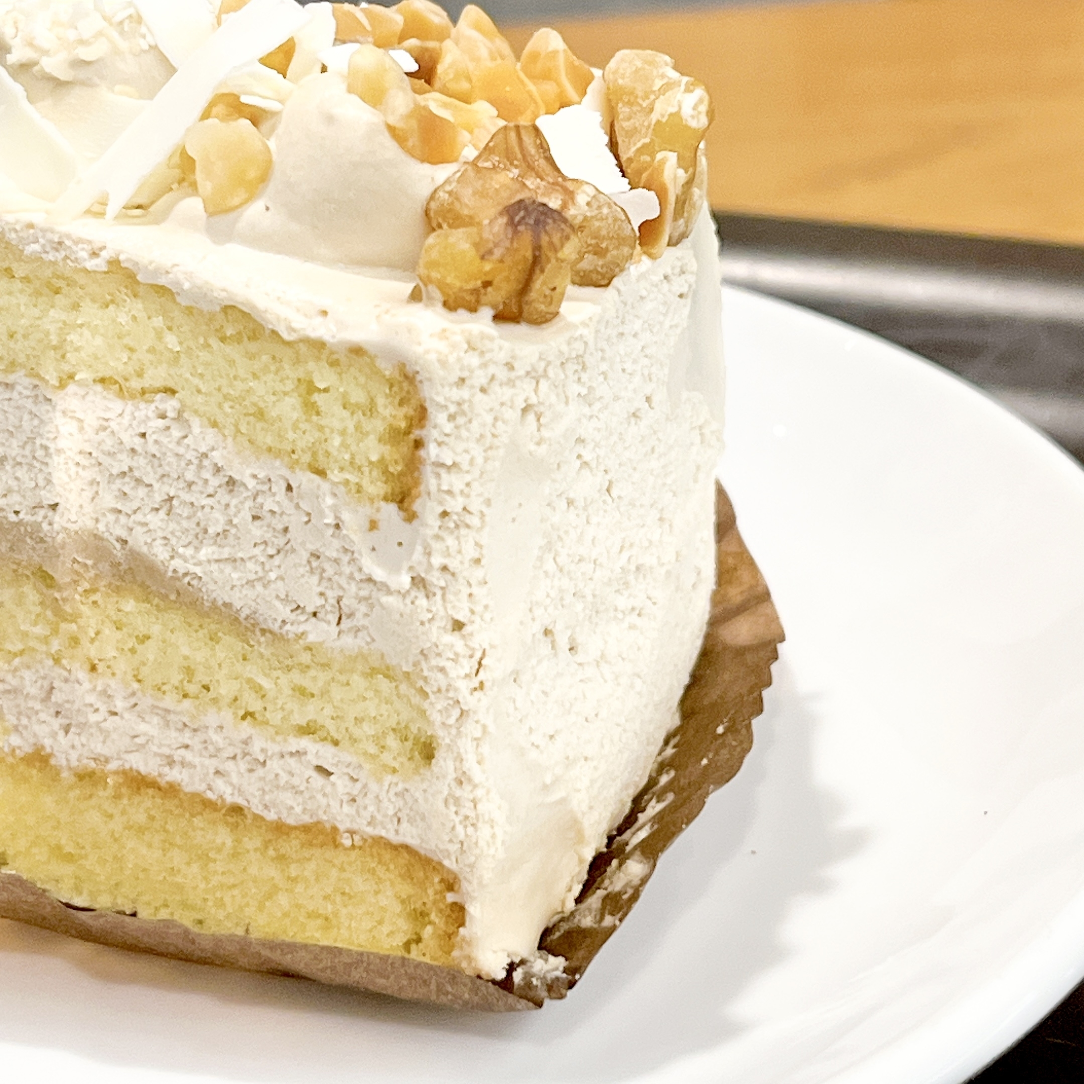 スタバのおすすめスイーツ「ホワイトモカケーキ」