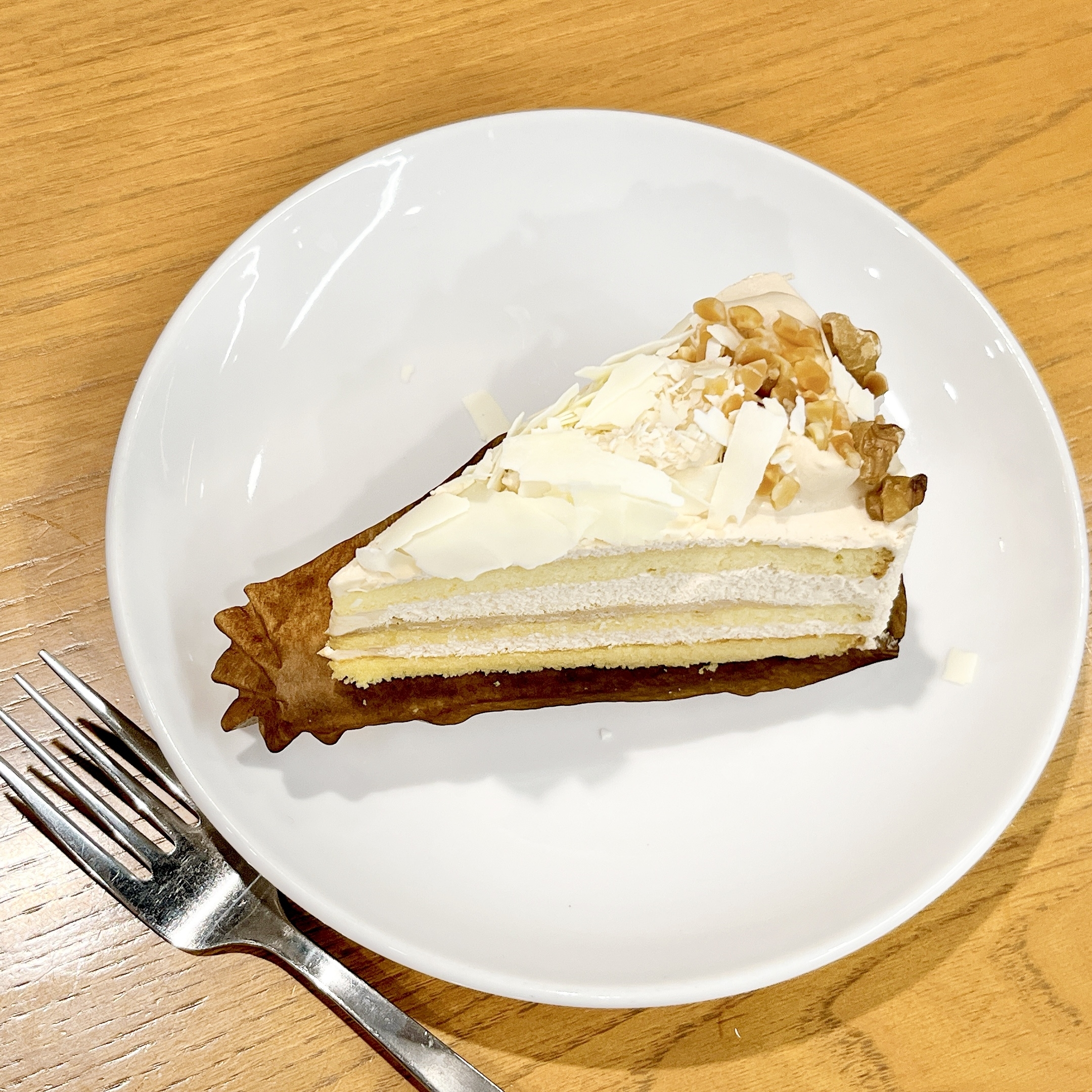 スタバのおすすめスイーツ「ホワイトモカケーキ」