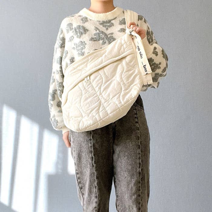 ニコアンドのオススメのバッグ「オリジナルロゴキルトショルダーバッグ」