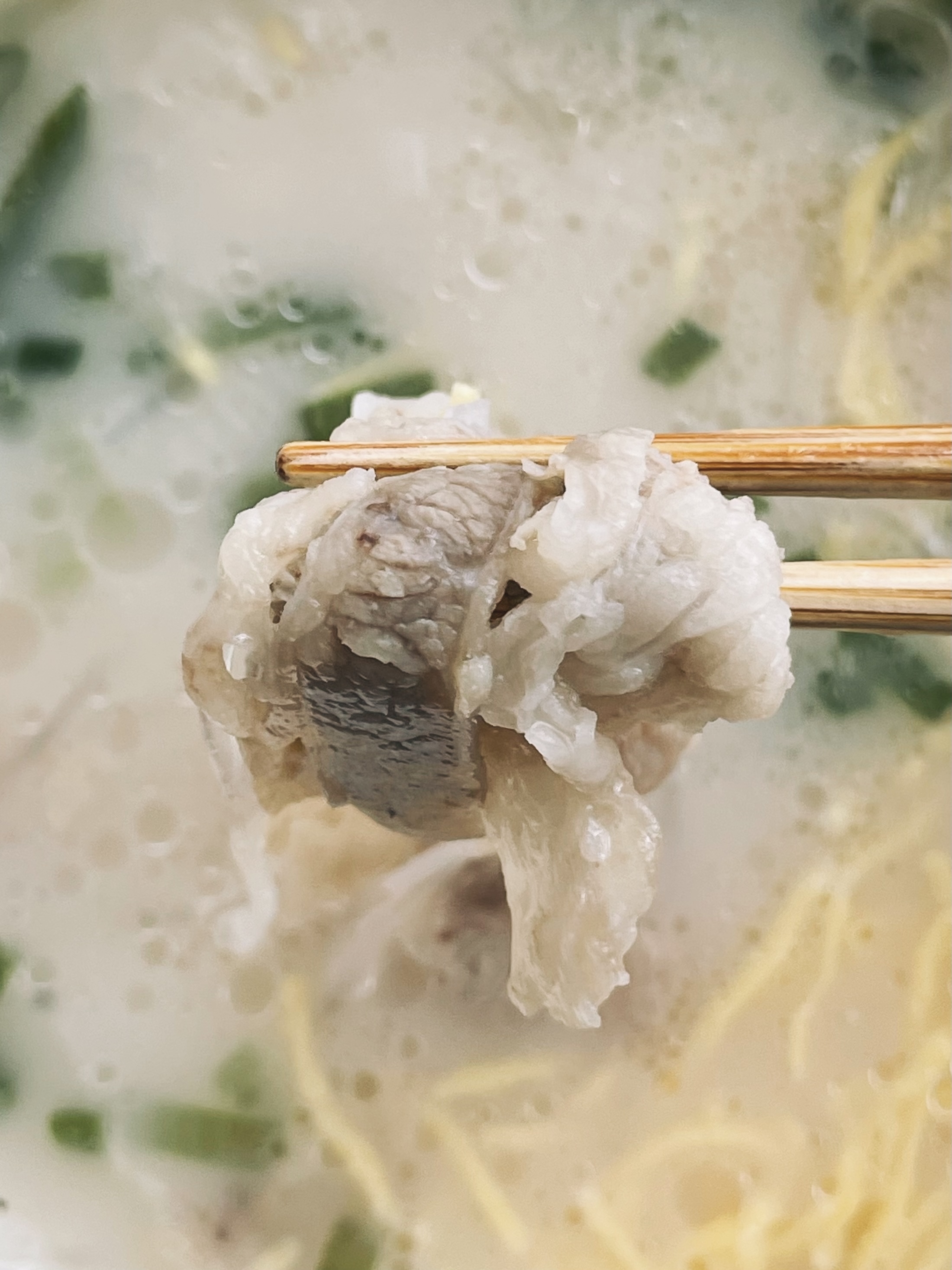 ローソンのオススメグルメ「ネネチキン監修 ソルロンタン〜春雨入り〜」