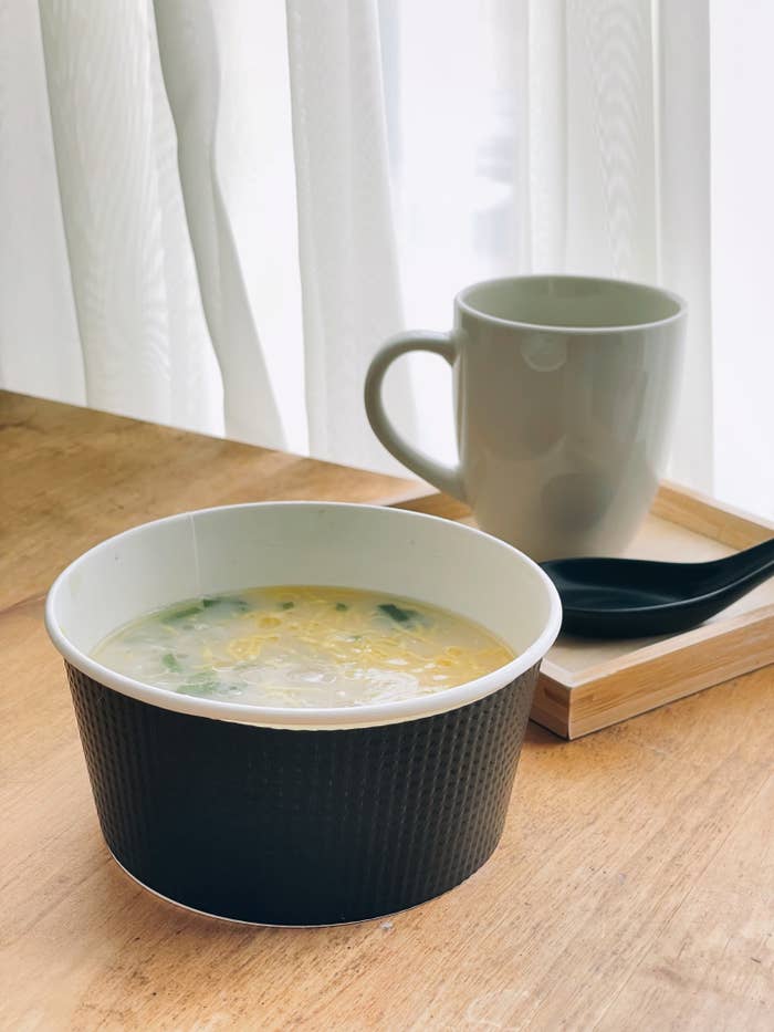 ローソンのオススメグルメ「ネネチキン監修 ソルロンタン〜春雨入り〜」