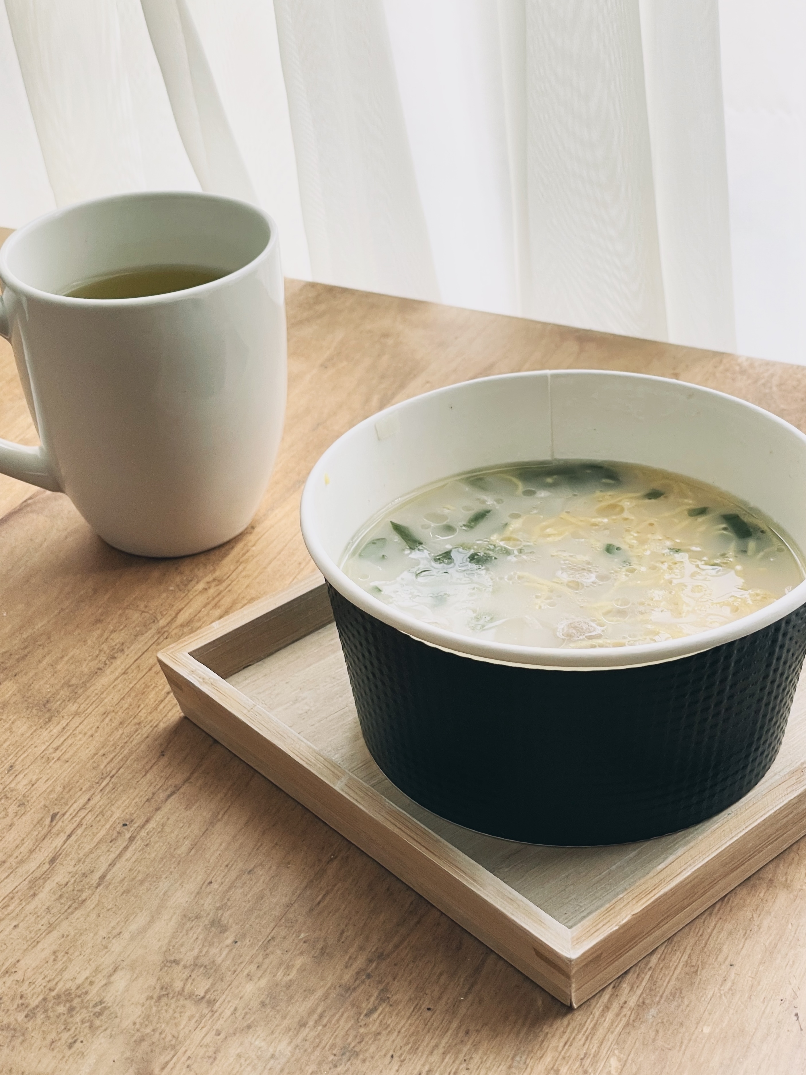 ローソンのオススメグルメ「ネネチキン監修 ソルロンタン〜春雨入り〜」