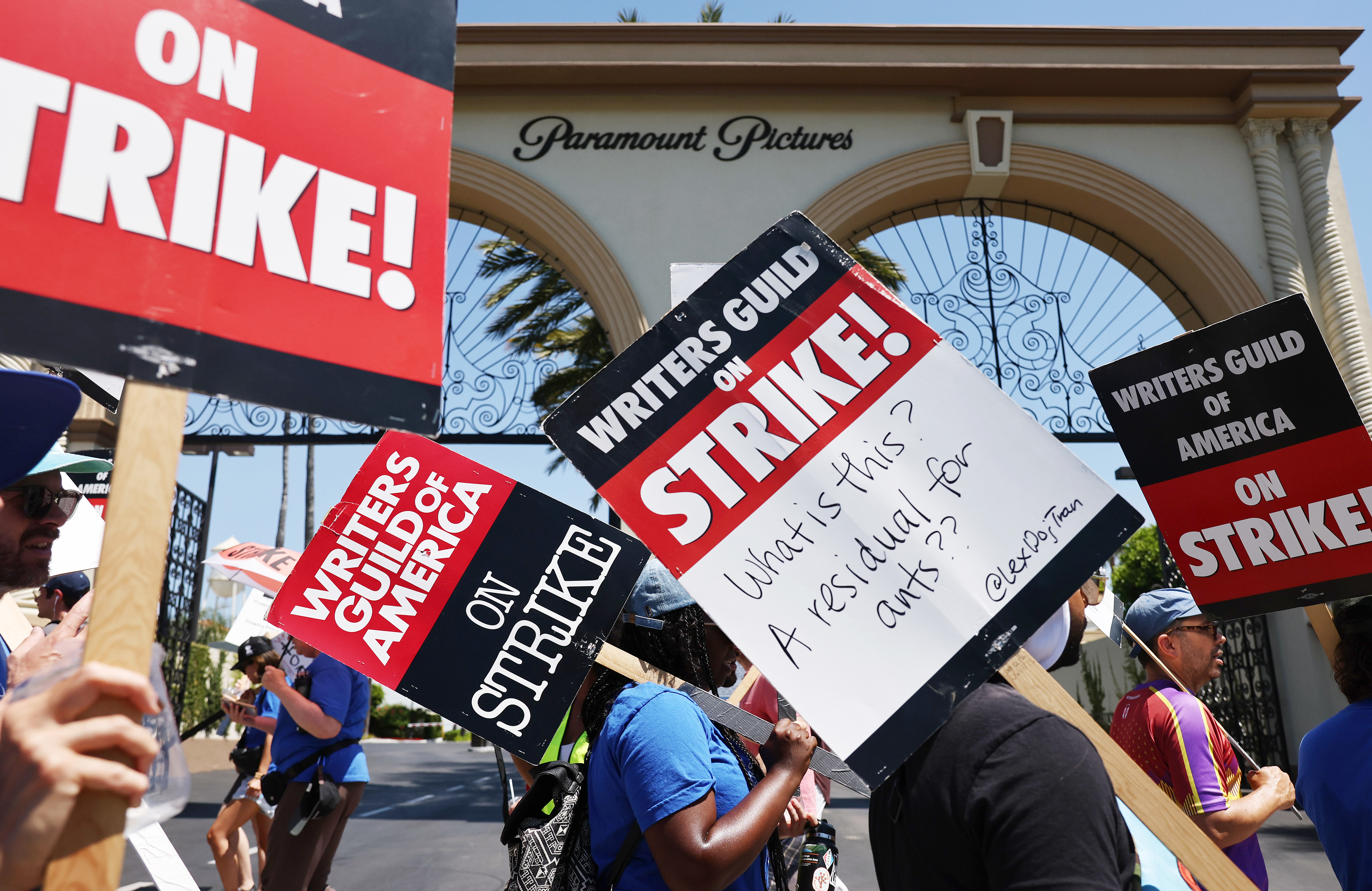 WGA strikers