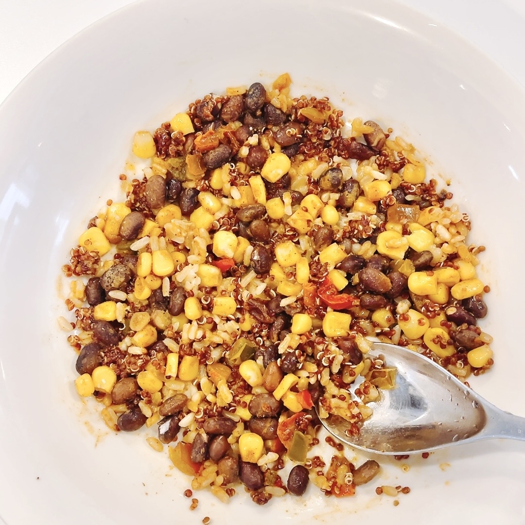 業務スーパーのオススメのフード「ブラウンライスサラダ」