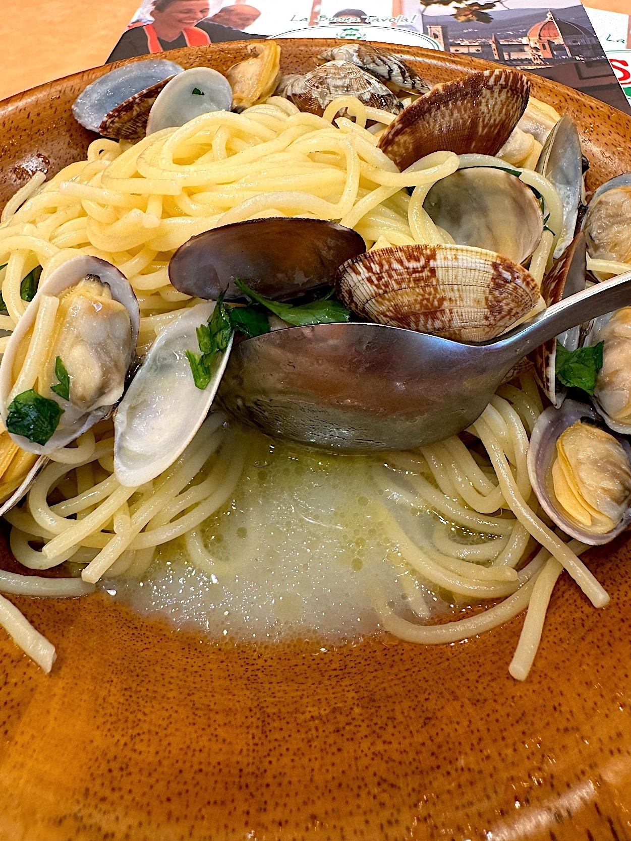 サイゼリヤのオススメのパスタ「スープ入り塩味ボンゴレ」