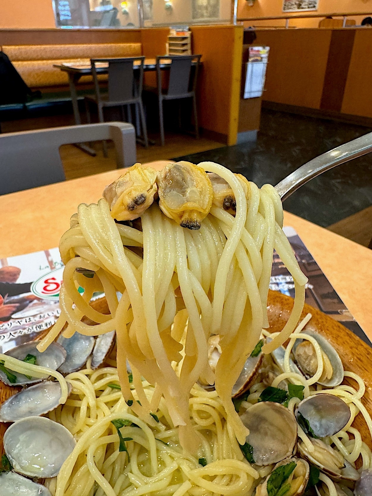 サイゼリヤのオススメのパスタ「スープ入り塩味ボンゴレ」