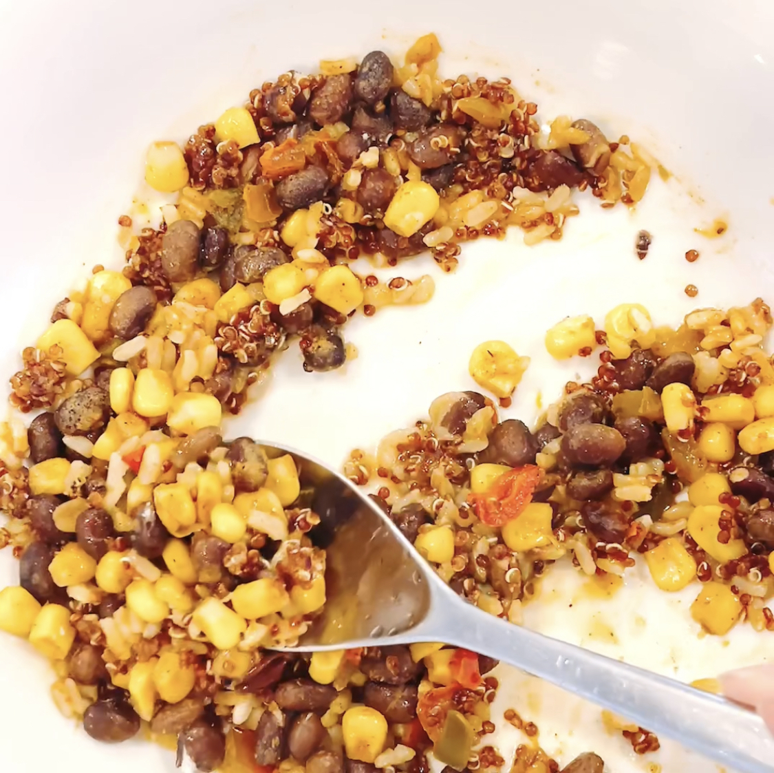 業務スーパーのオススメのフード「ブラウンライスサラダ」