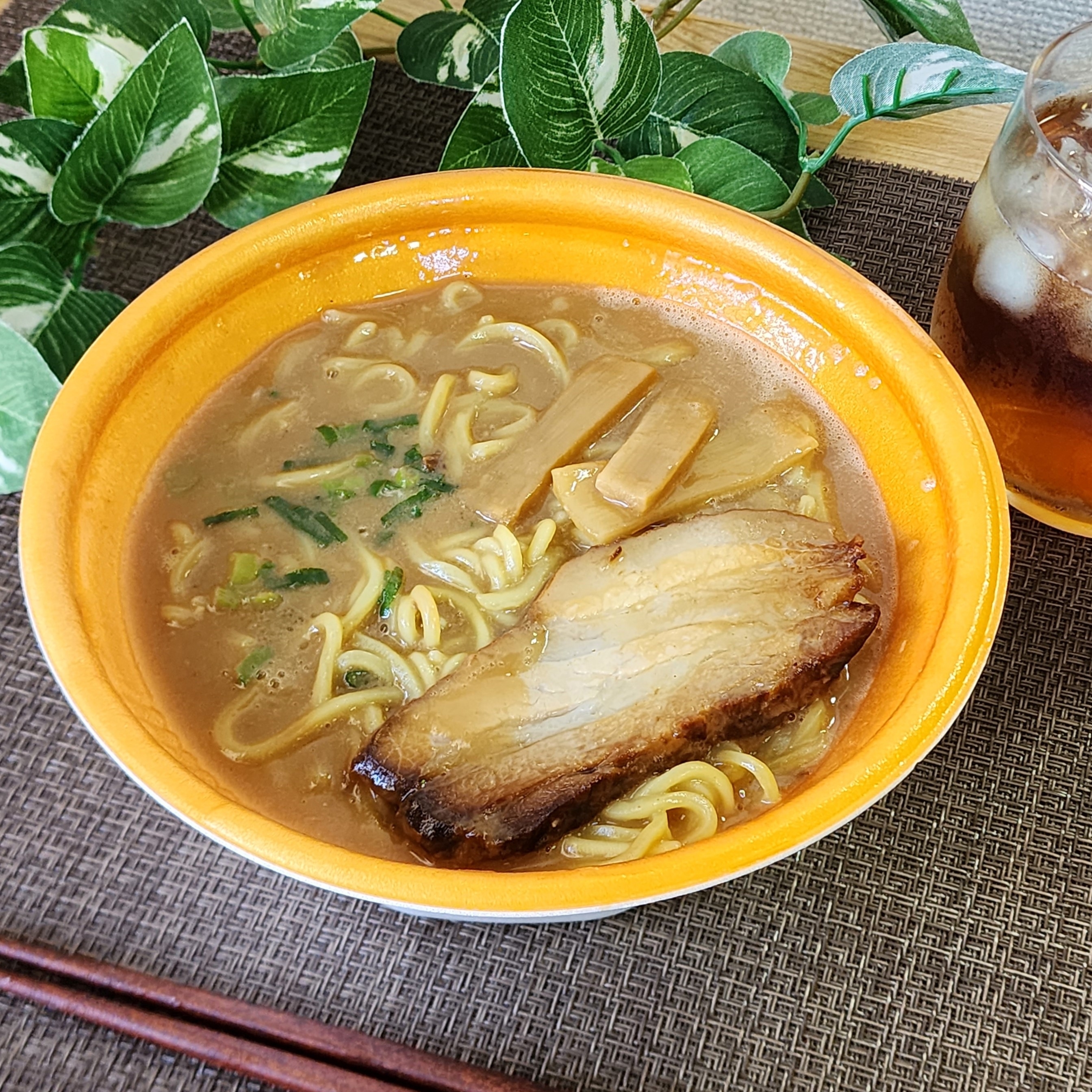 FamilyMart（ファミリーマート）のおすすめフード「こってり鶏白湯ラーメン」