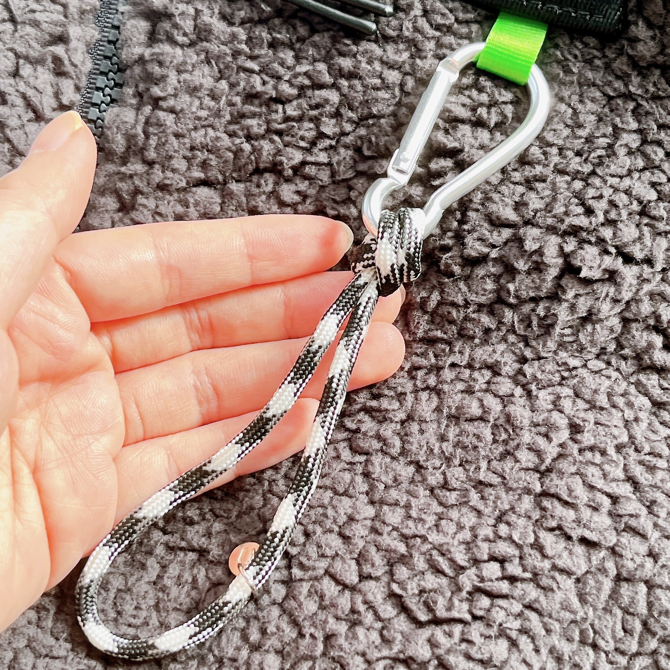 ニコアンドのオススメのバッグ「オリジナルロゴキルトショルダーバッグ」