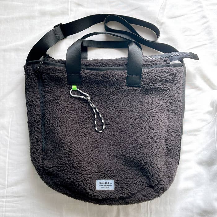 ニコアンドのオススメのバッグ「オリジナルロゴキルトショルダーバッグ」